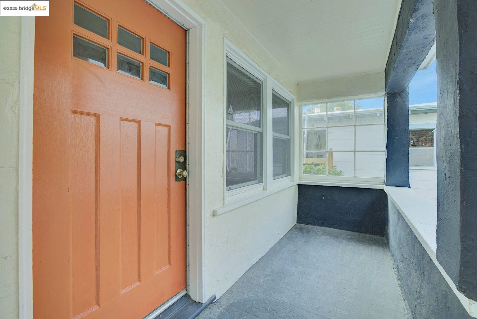 Detail Gallery Image 3 of 46 For 2406 10th, Berkeley,  CA 94710 - 3 Beds | 2 Baths