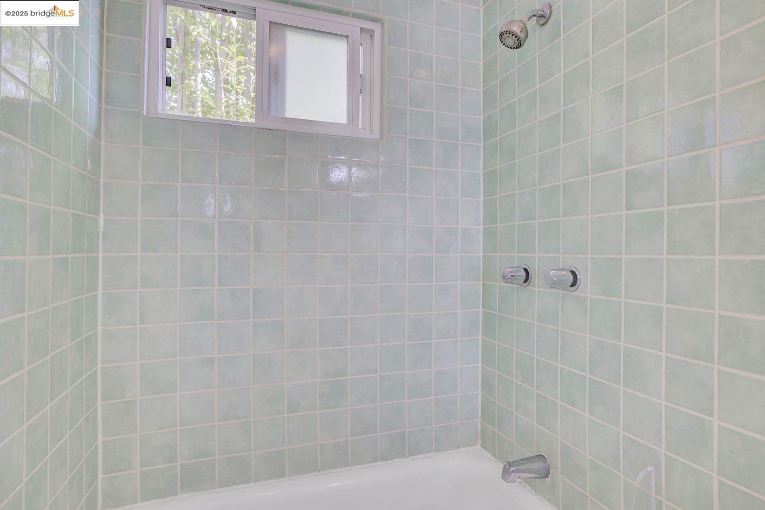Detail Gallery Image 22 of 46 For 2406 10th, Berkeley,  CA 94710 - 3 Beds | 2 Baths