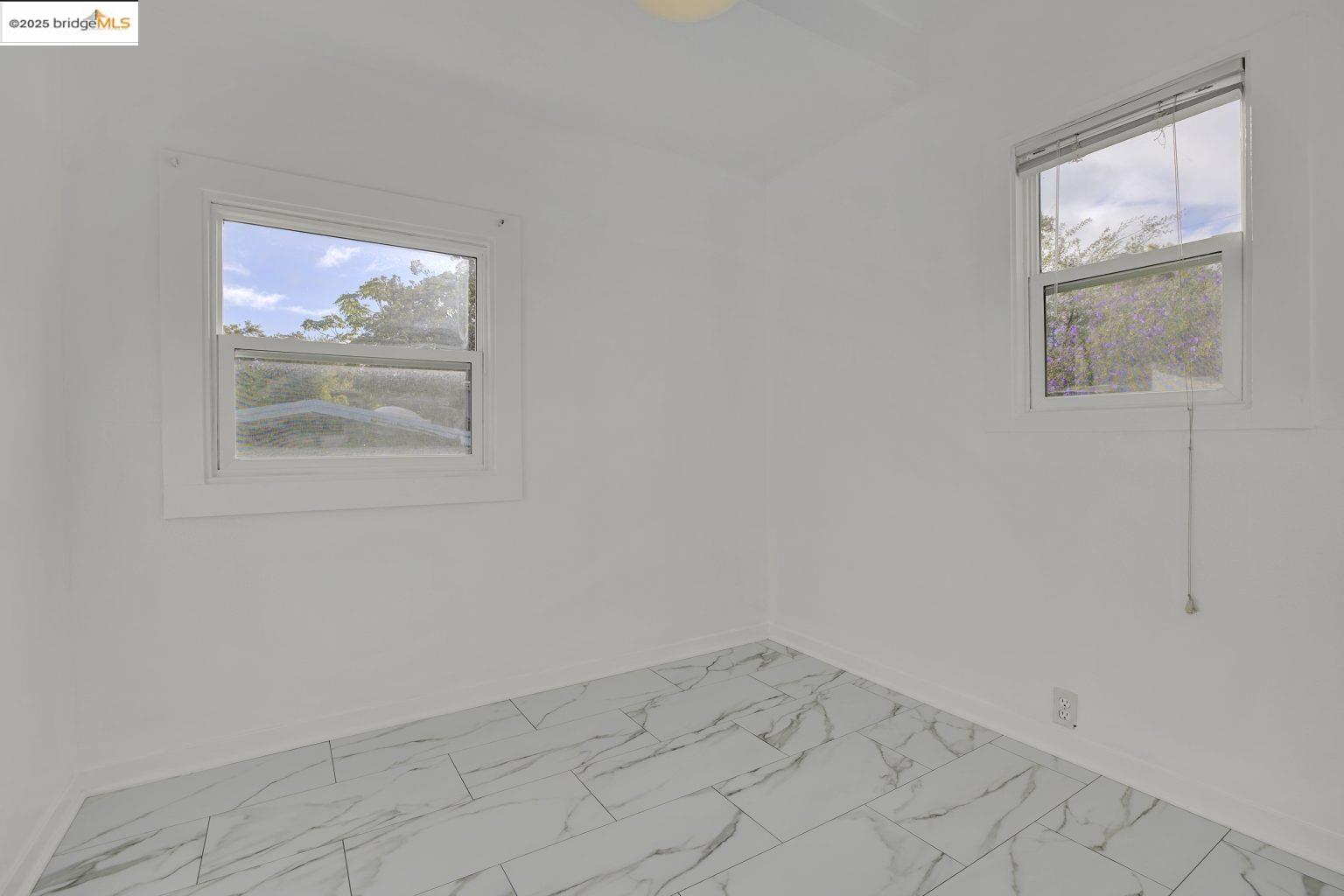 Detail Gallery Image 24 of 46 For 2406 10th, Berkeley,  CA 94710 - 3 Beds | 2 Baths