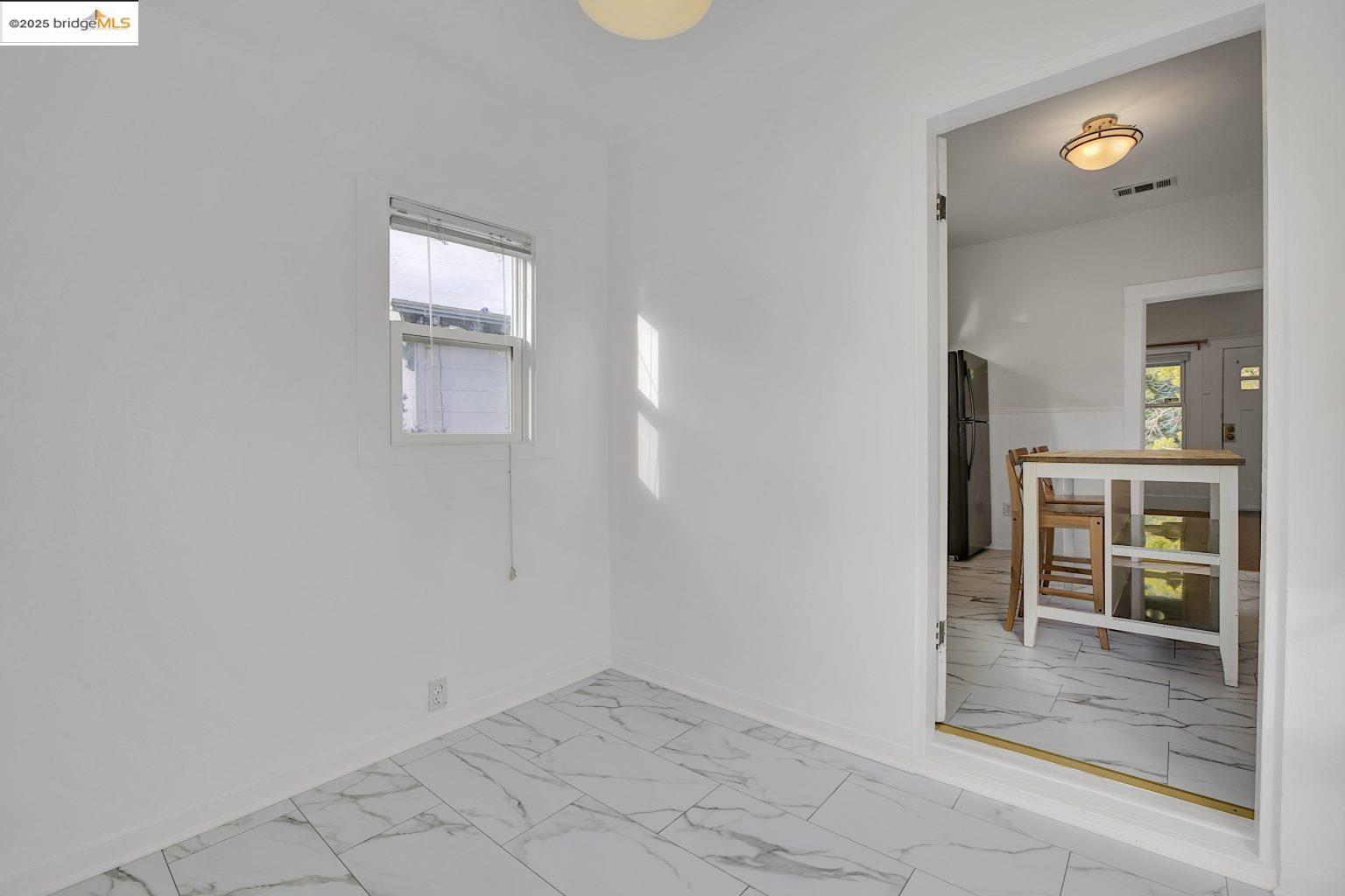 Detail Gallery Image 25 of 46 For 2406 10th, Berkeley,  CA 94710 - 3 Beds | 2 Baths