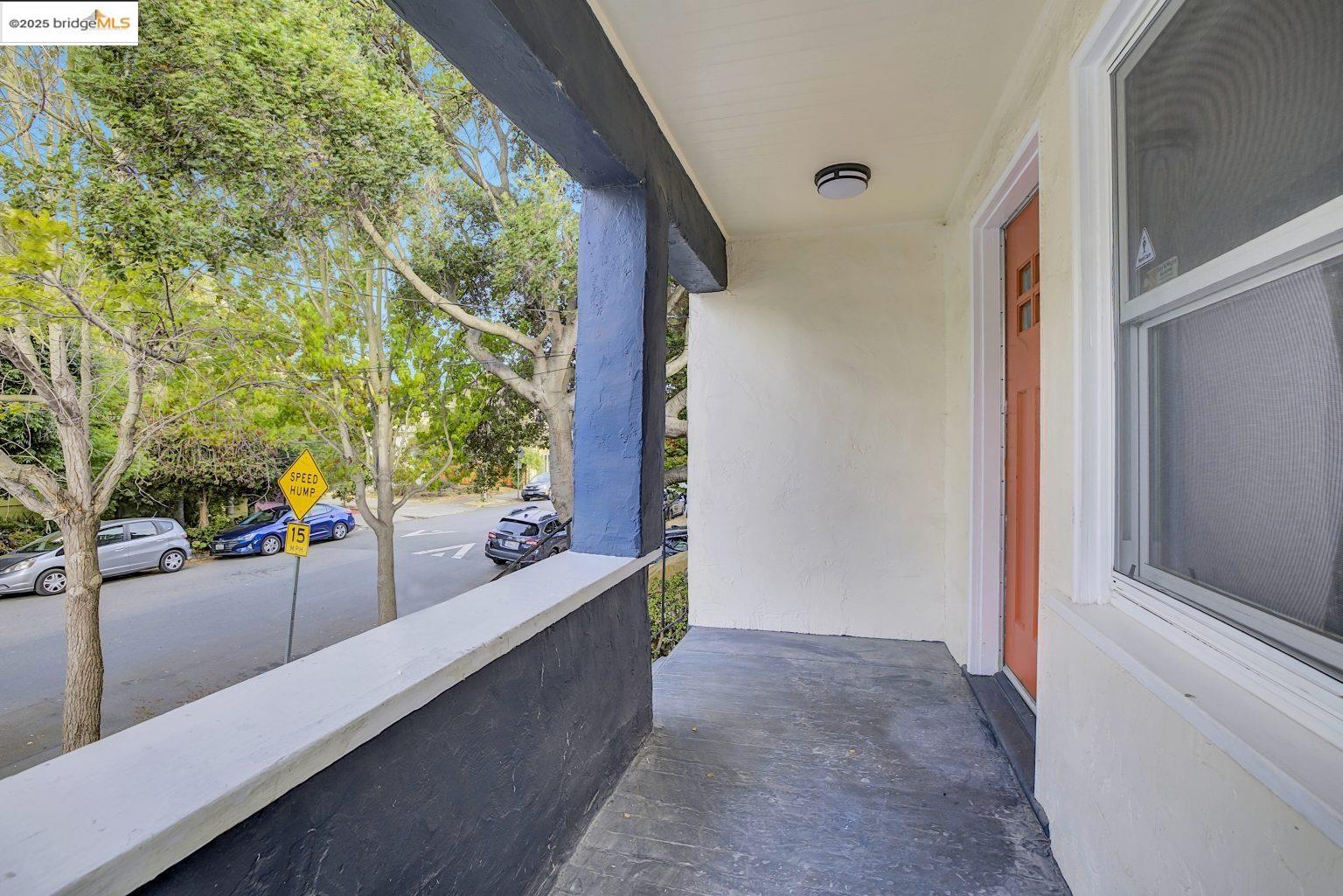 Detail Gallery Image 4 of 46 For 2406 10th, Berkeley,  CA 94710 - 3 Beds | 2 Baths
