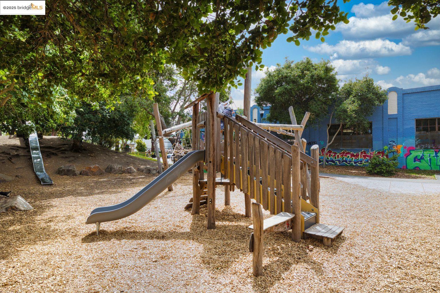 Detail Gallery Image 31 of 46 For 2406 10th, Berkeley,  CA 94710 - 3 Beds | 2 Baths