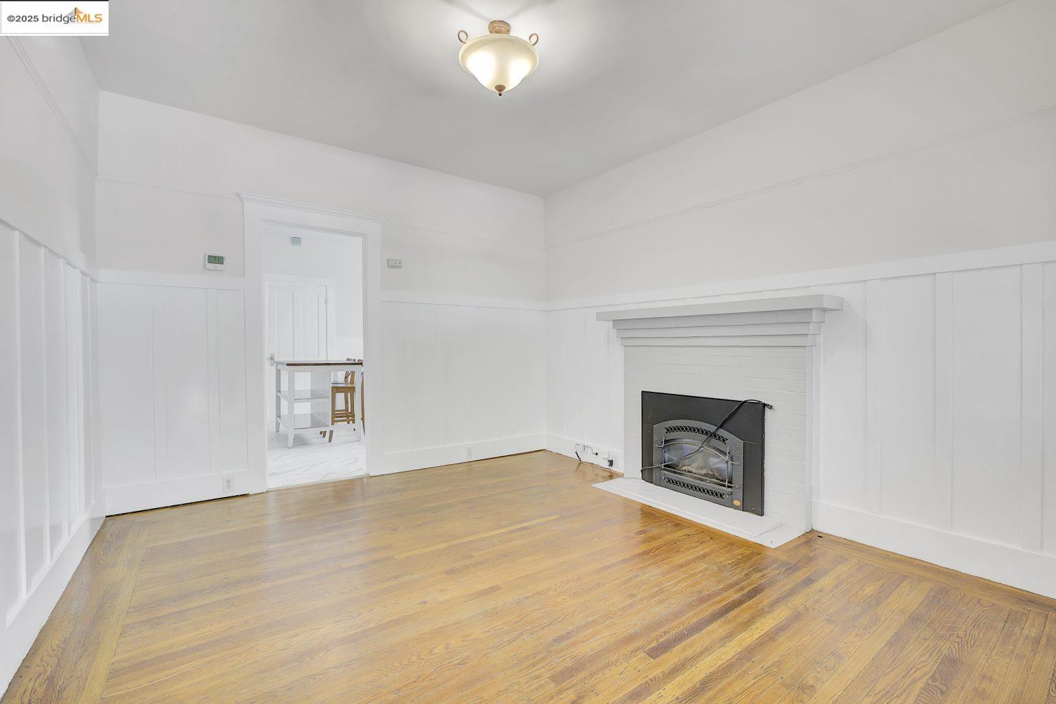 Detail Gallery Image 5 of 46 For 2406 10th, Berkeley,  CA 94710 - 3 Beds | 2 Baths