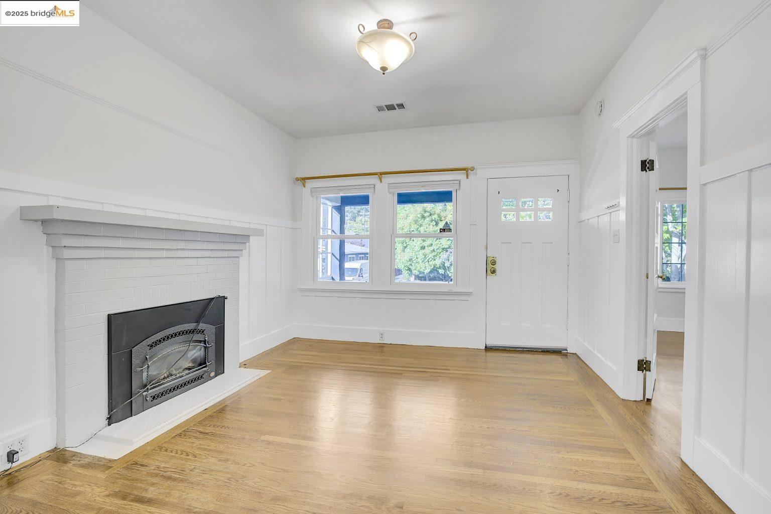 Detail Gallery Image 6 of 46 For 2406 10th, Berkeley,  CA 94710 - 3 Beds | 2 Baths