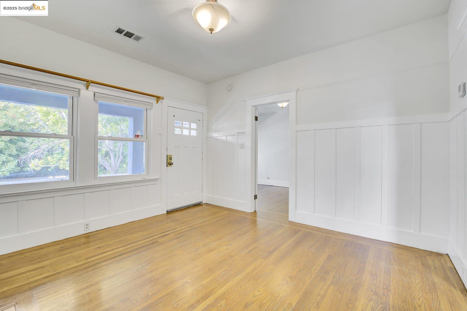 Detail Gallery Image 7 of 46 For 2406 10th, Berkeley,  CA 94710 - 3 Beds | 2 Baths