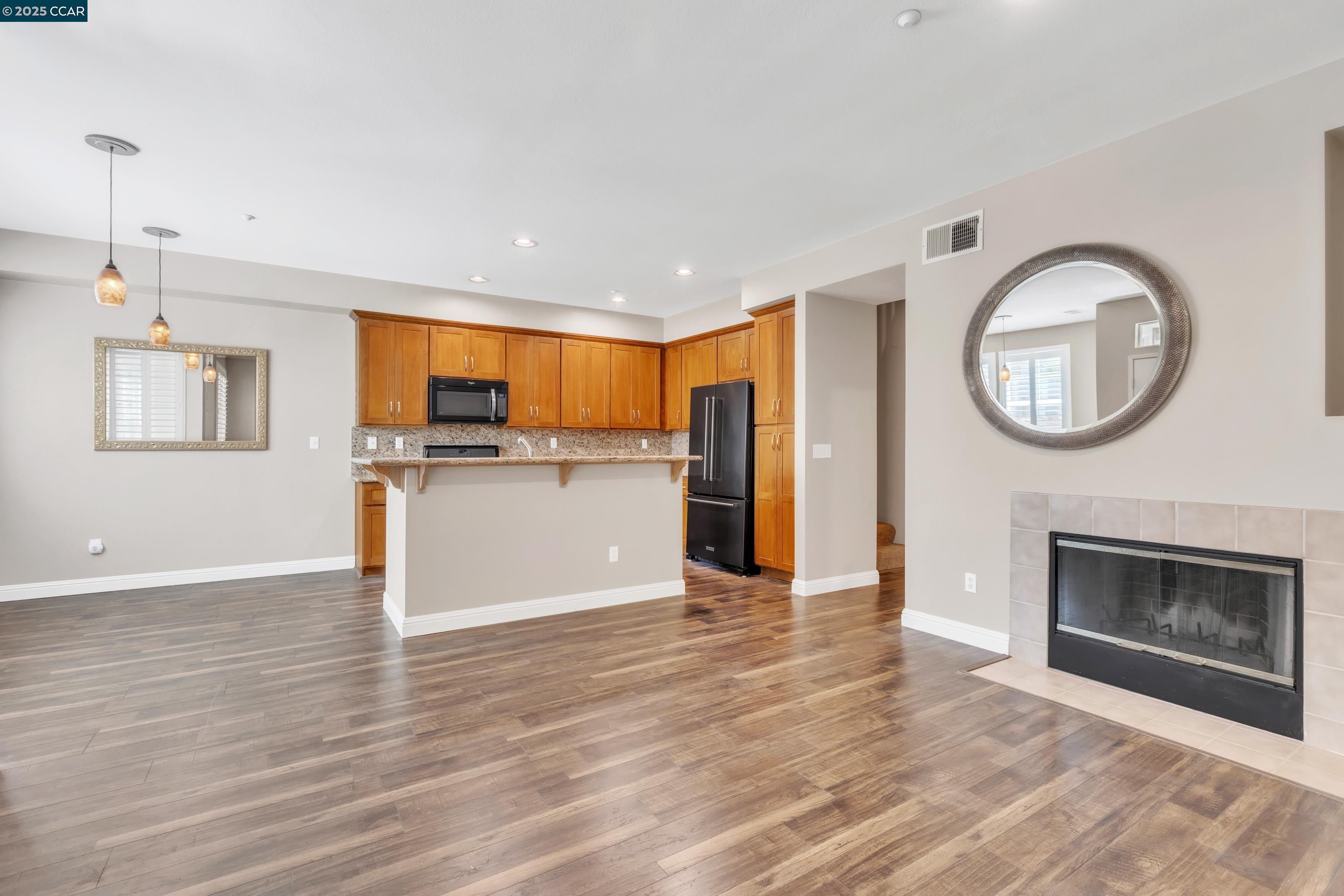 Photo #3: 41105236 Listing 