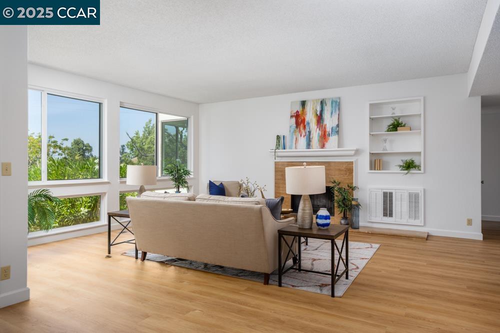 Photo #6: 41105237 Listing 