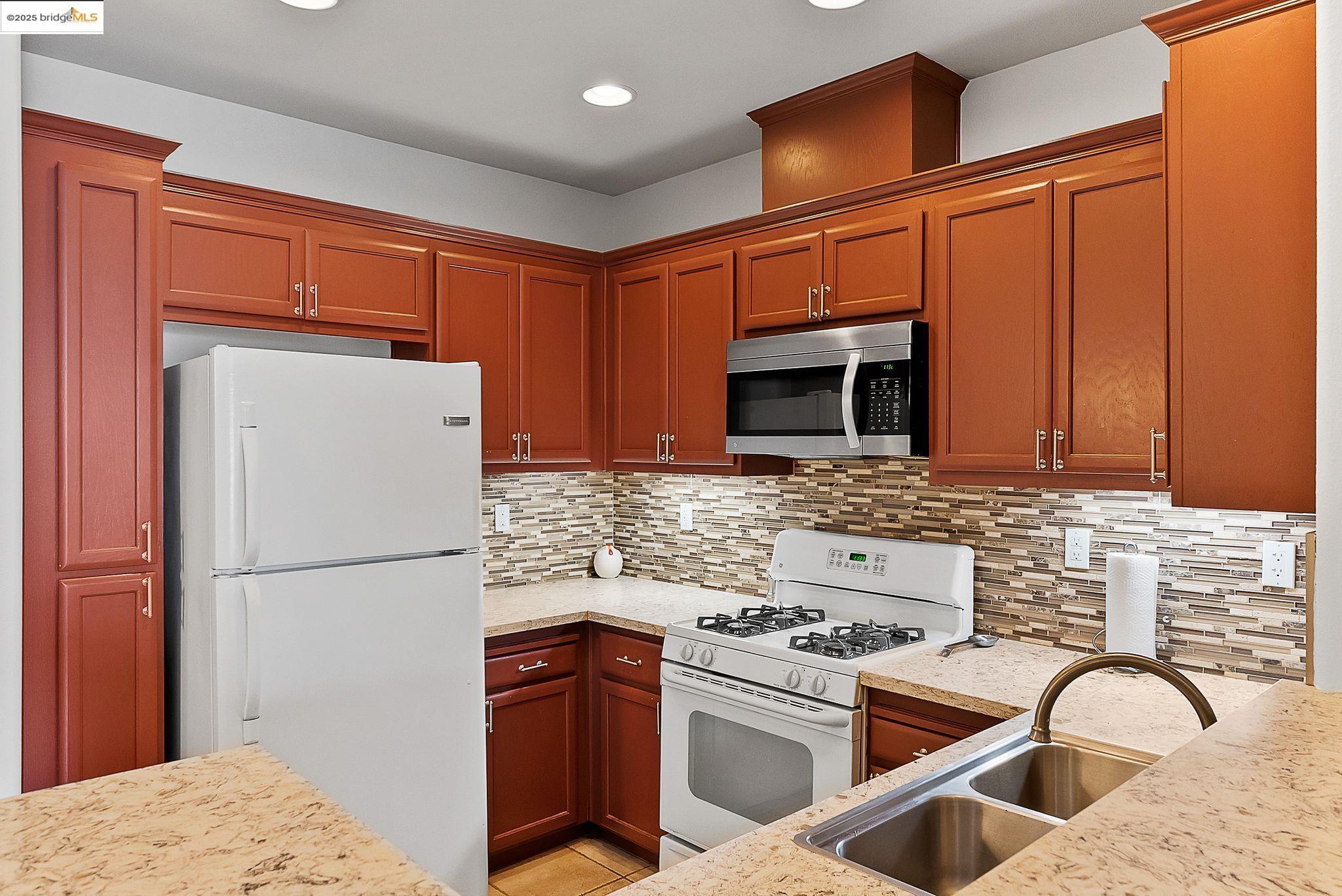 Detail Gallery Image 12 of 19 For 3275 Dublin Blvd #217,  Dublin,  CA 94568 - 2 Beds | 2 Baths