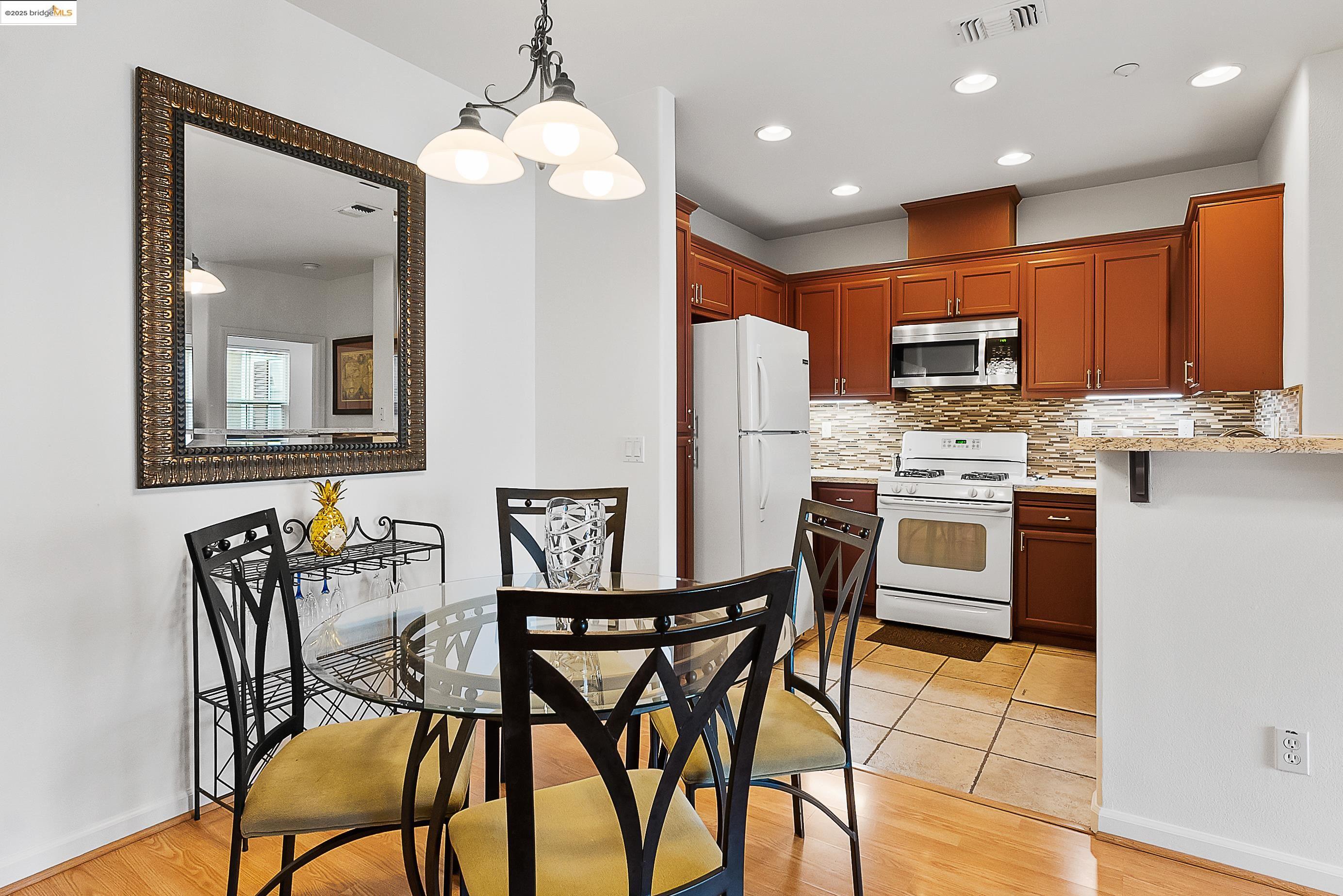 Detail Gallery Image 13 of 19 For 3275 Dublin Blvd #217,  Dublin,  CA 94568 - 2 Beds | 2 Baths