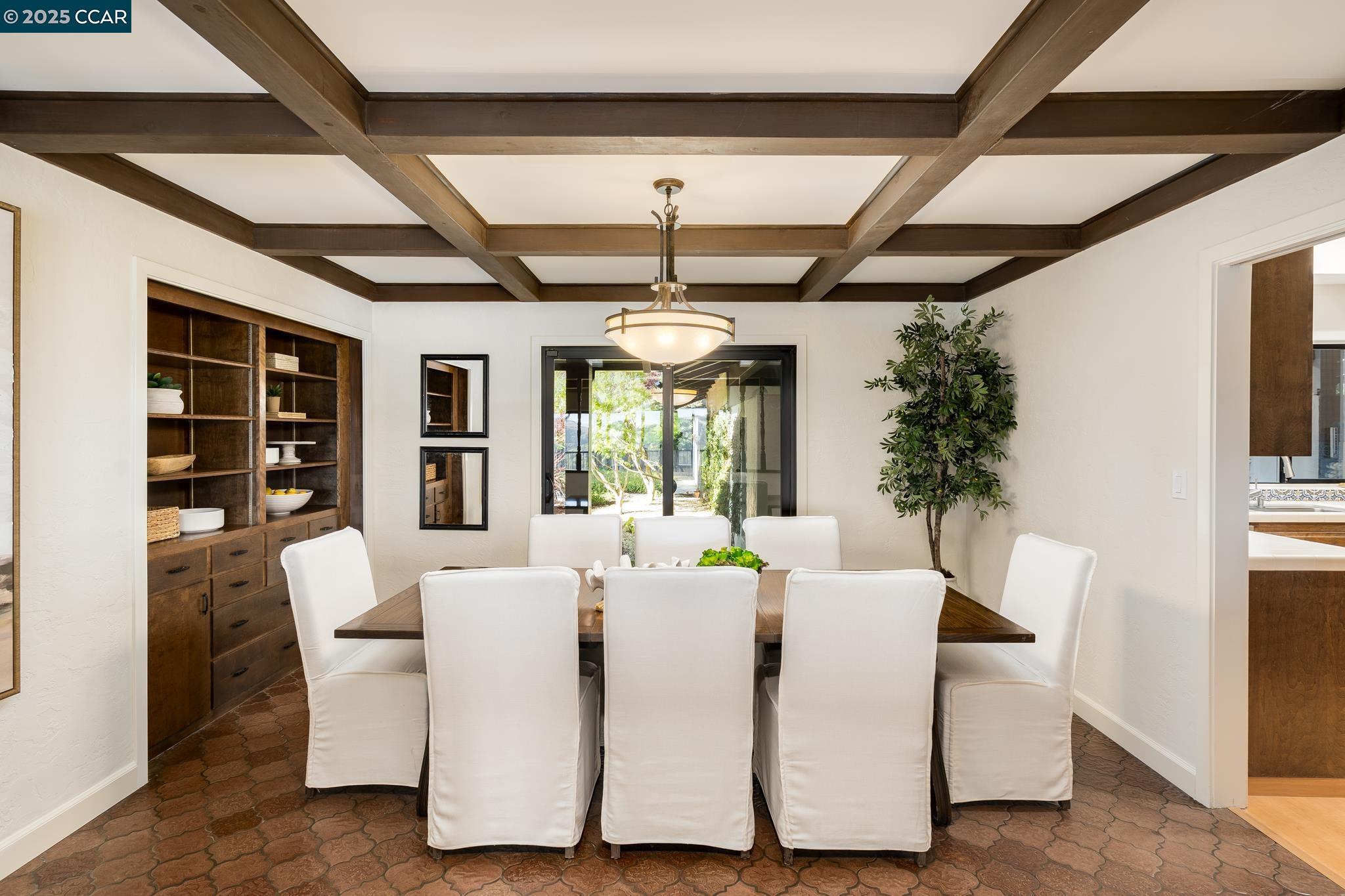 Detail Gallery Image 12 of 37 For 110 Valley Hill Drive, Moraga,  CA 94556 - 4 Beds | 2/1 Baths