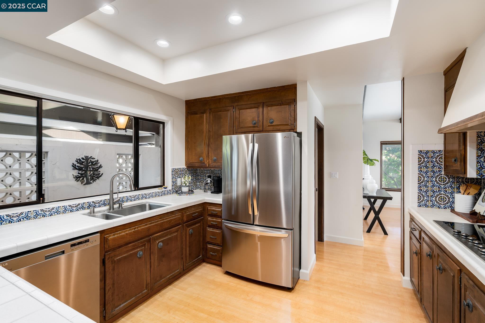 Detail Gallery Image 13 of 37 For 110 Valley Hill Drive, Moraga,  CA 94556 - 4 Beds | 2/1 Baths