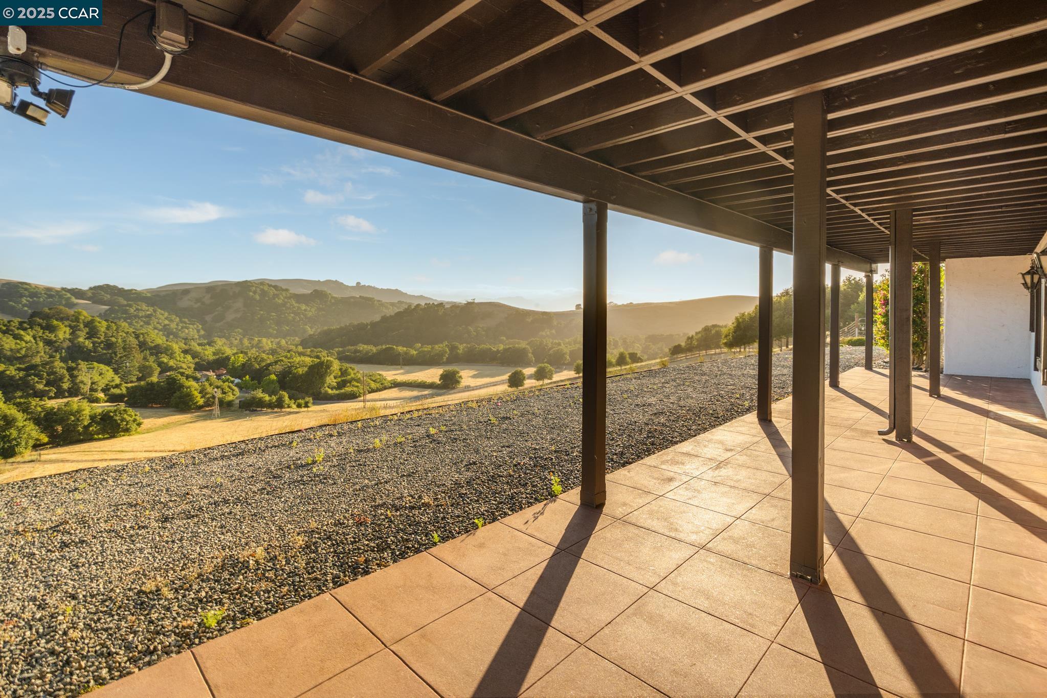 Detail Gallery Image 30 of 37 For 110 Valley Hill Drive, Moraga,  CA 94556 - 4 Beds | 2/1 Baths
