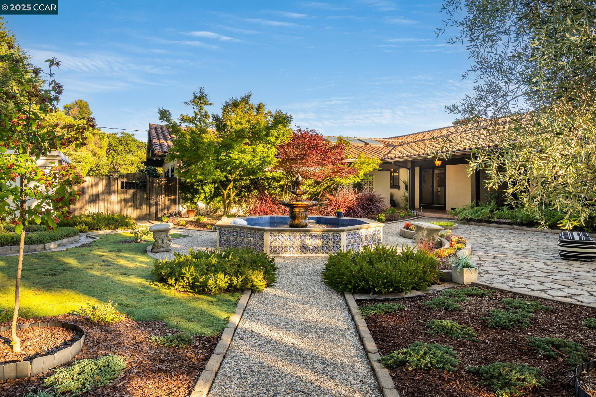 Detail Gallery Image 31 of 37 For 110 Valley Hill Drive, Moraga,  CA 94556 - 4 Beds | 2/1 Baths
