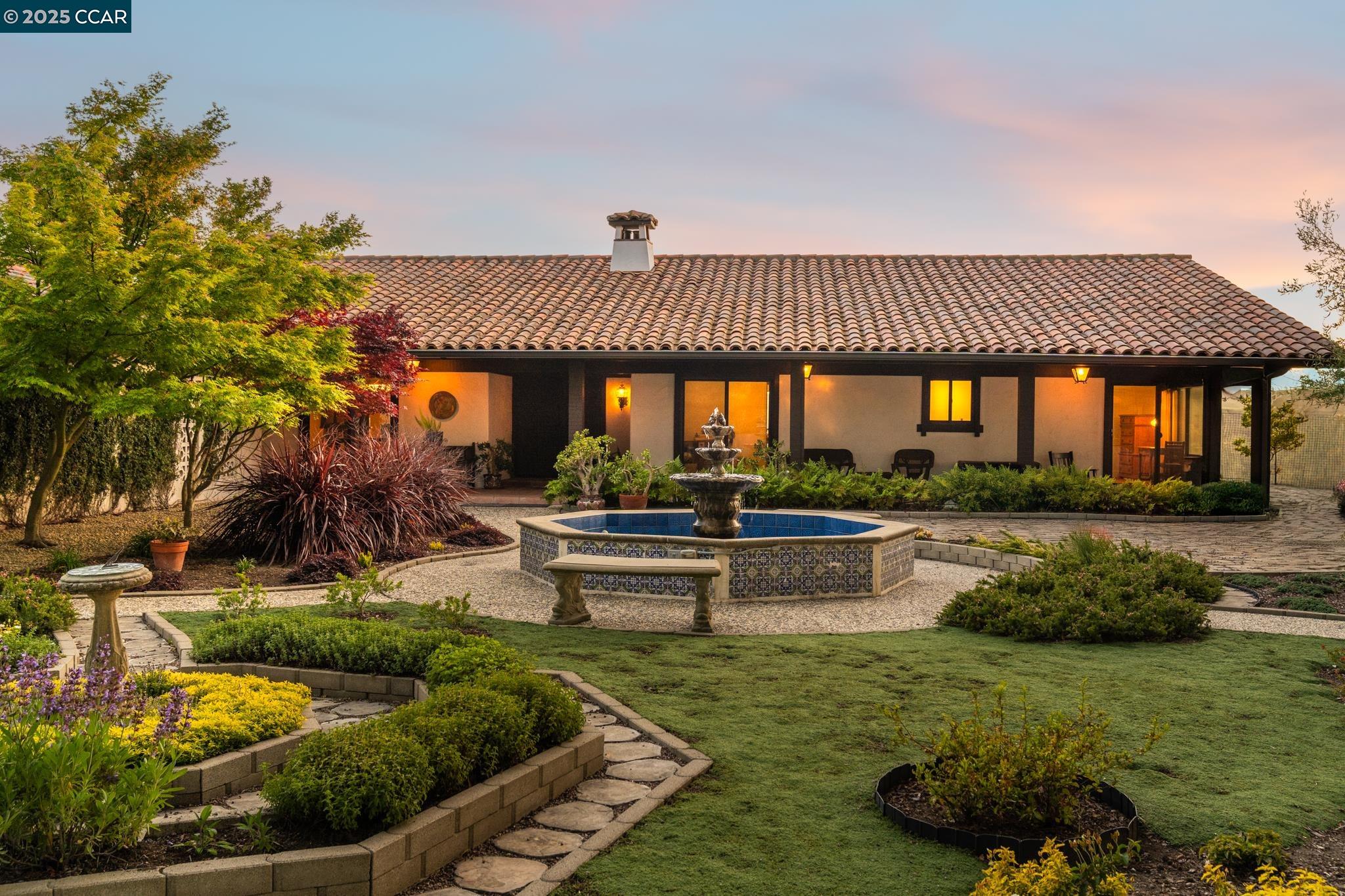 Detail Gallery Image 6 of 37 For 110 Valley Hill Drive, Moraga,  CA 94556 - 4 Beds | 2/1 Baths