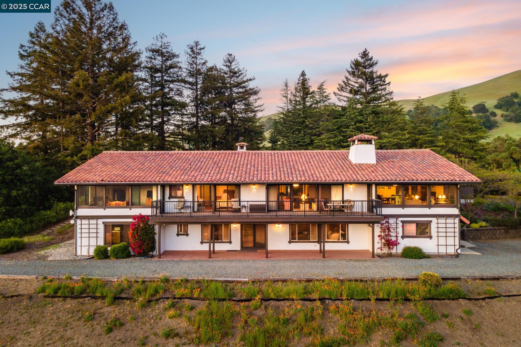 Detail Gallery Image 6 of 37 For 110 Valley Hill Drive, Moraga,  CA 94556 - 4 Beds | 2/1 Baths