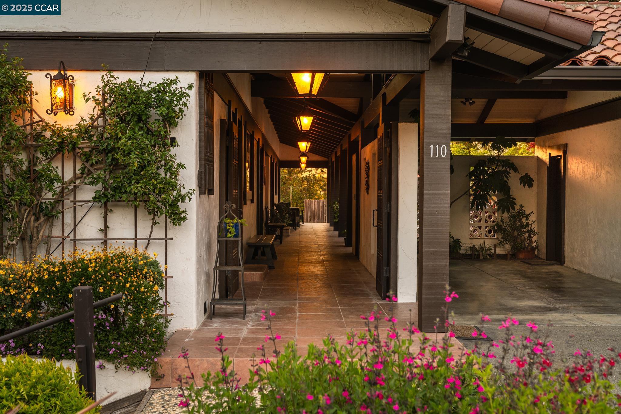 Detail Gallery Image 7 of 37 For 110 Valley Hill Drive, Moraga,  CA 94556 - 4 Beds | 2/1 Baths