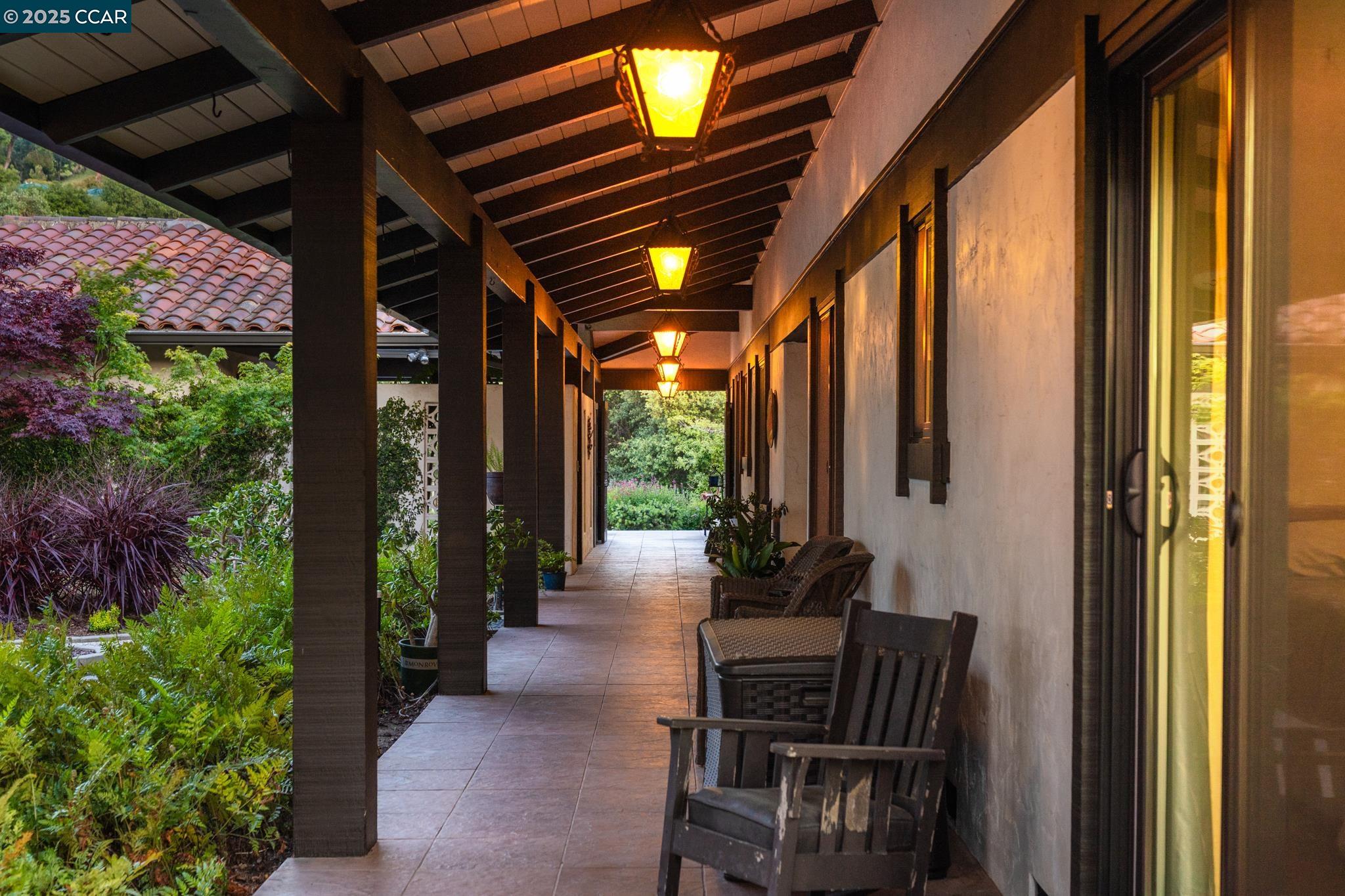 Detail Gallery Image 8 of 37 For 110 Valley Hill Drive, Moraga,  CA 94556 - 4 Beds | 2/1 Baths