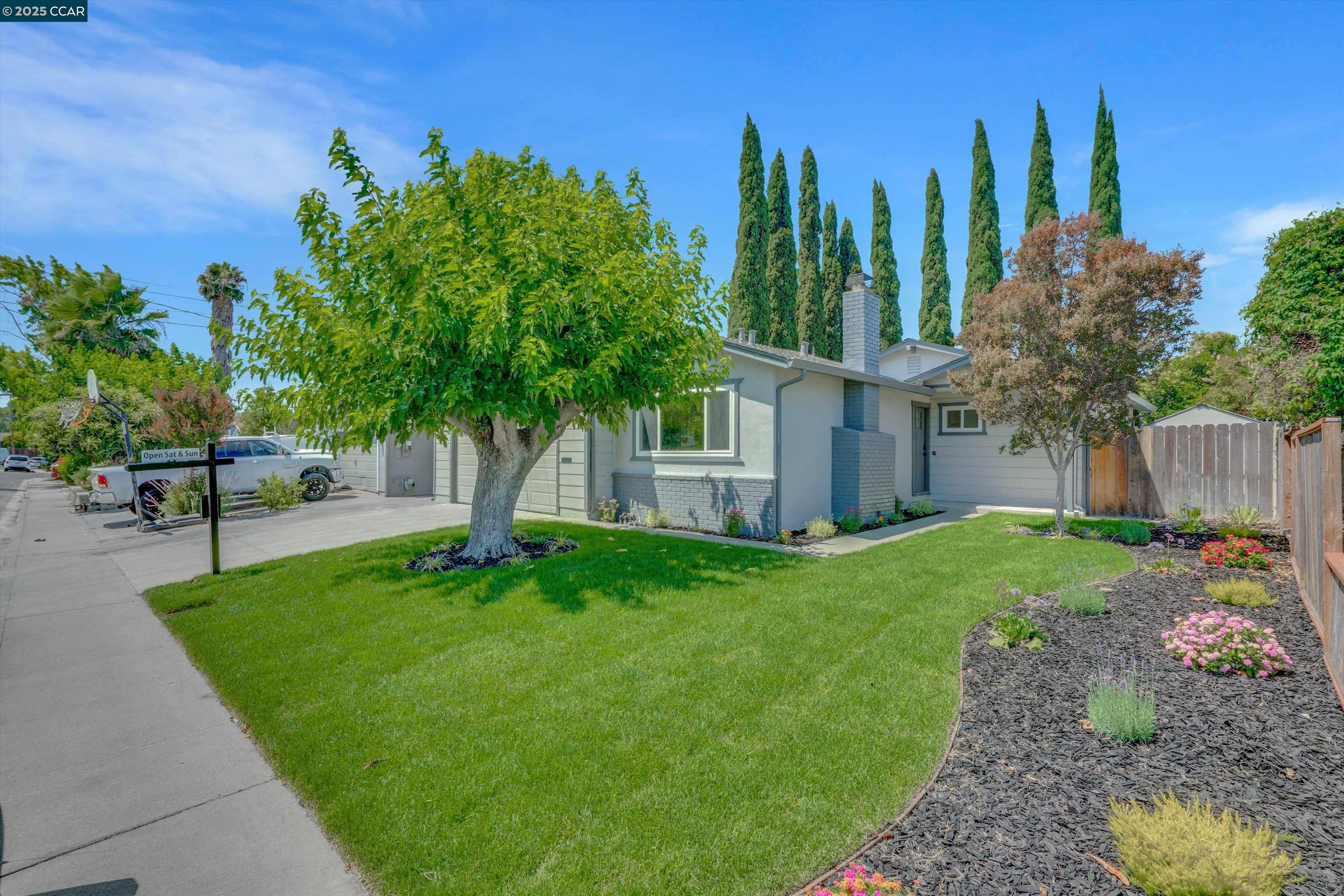 Detail Gallery Image 2 of 26 For 3577 Dumbarton St, Concord,  CA 94519 - 3 Beds | 2 Baths