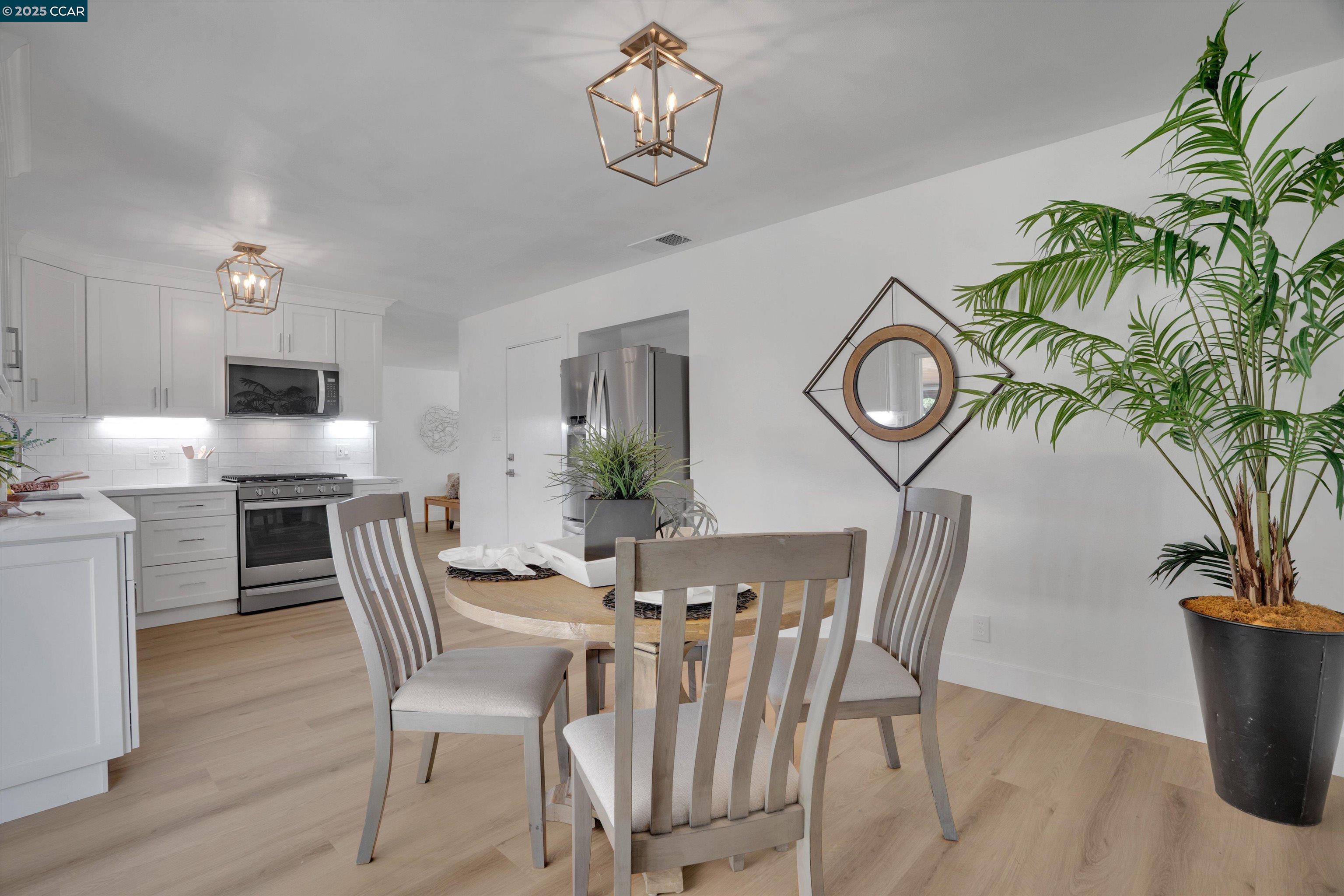 Detail Gallery Image 11 of 26 For 3577 Dumbarton St, Concord,  CA 94519 - 3 Beds | 2 Baths