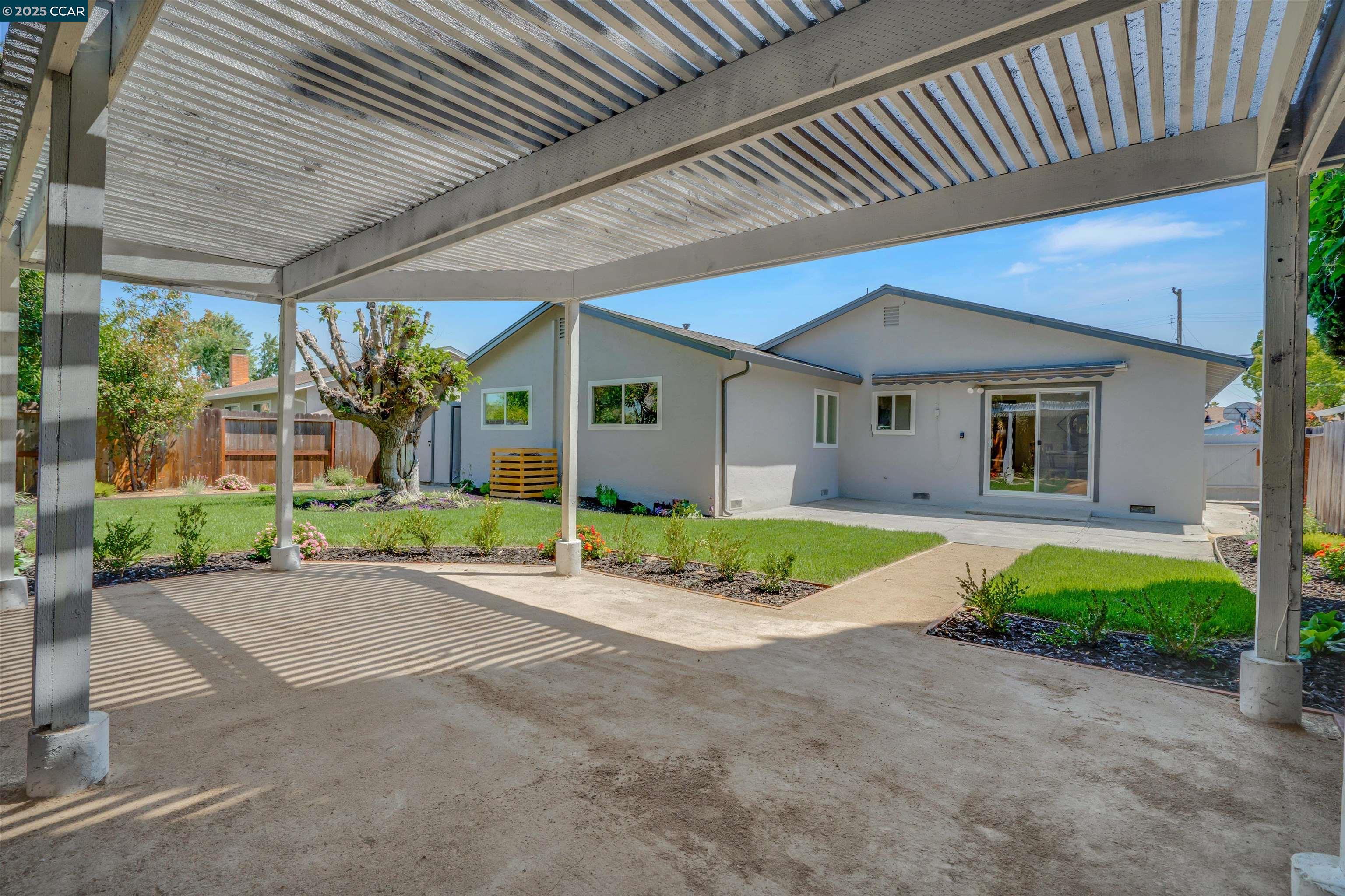 Detail Gallery Image 3 of 26 For 3577 Dumbarton St, Concord,  CA 94519 - 3 Beds | 2 Baths