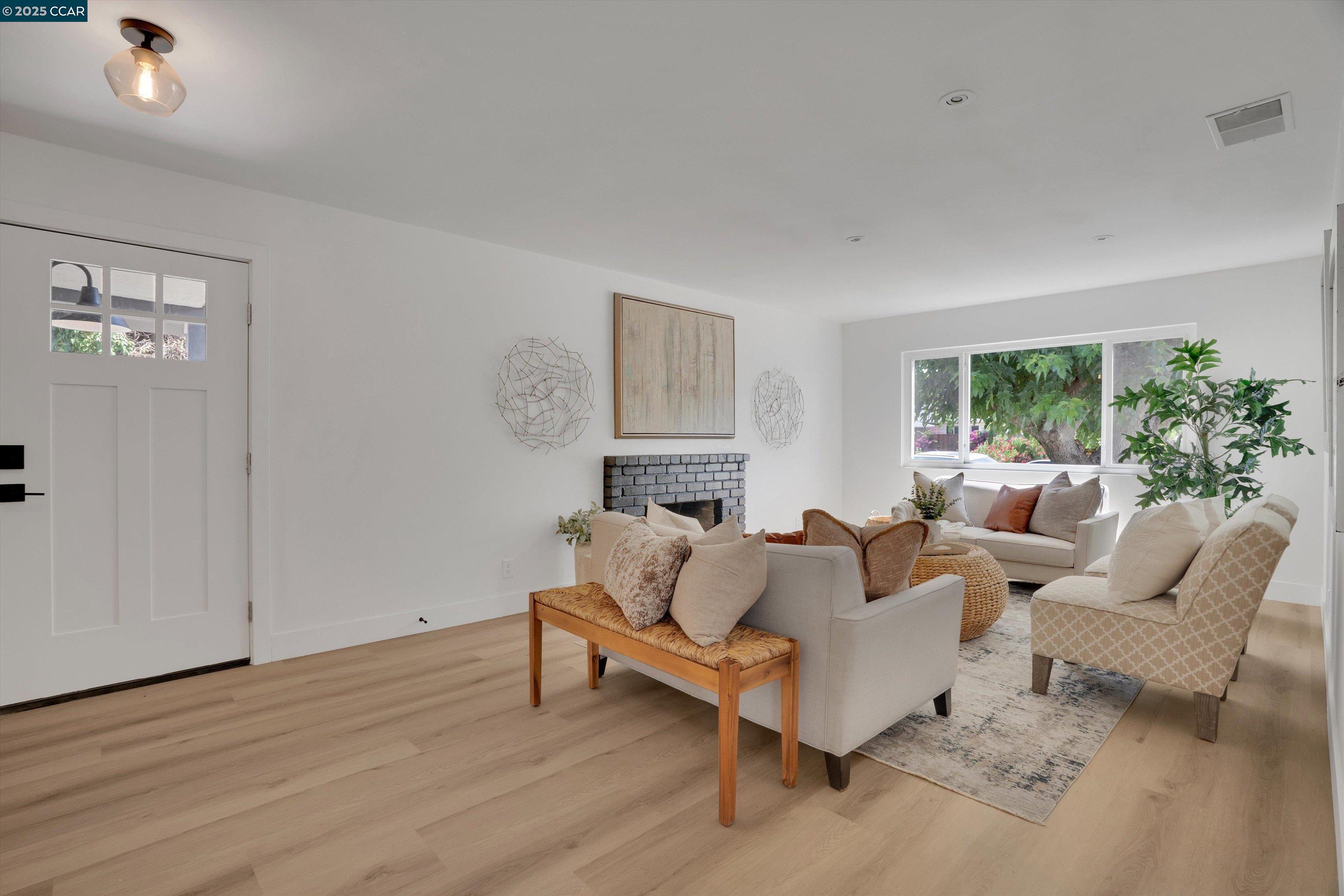 Detail Gallery Image 5 of 26 For 3577 Dumbarton St, Concord,  CA 94519 - 3 Beds | 2 Baths