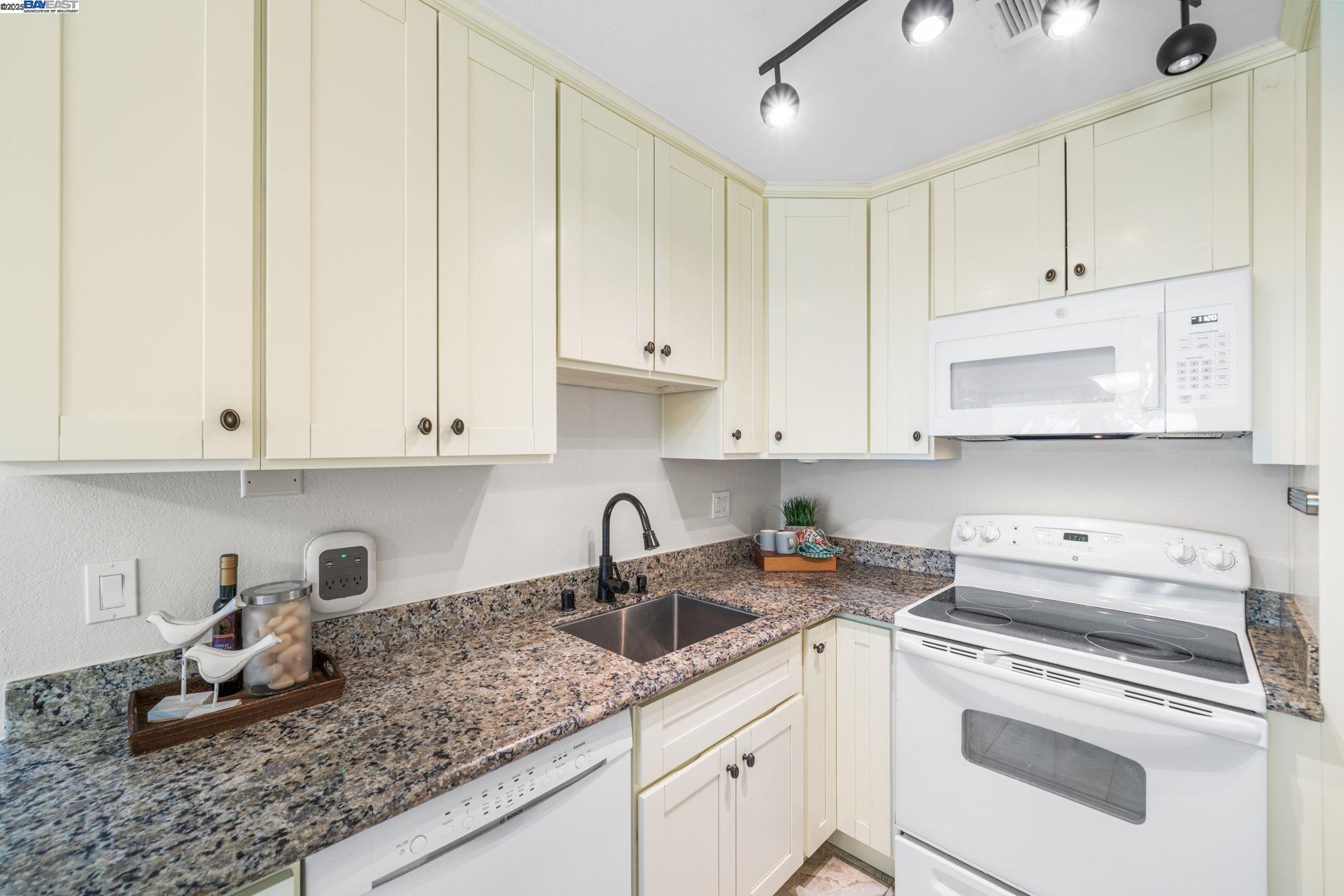 Photo #8: 41105241 Listing: Photo #8