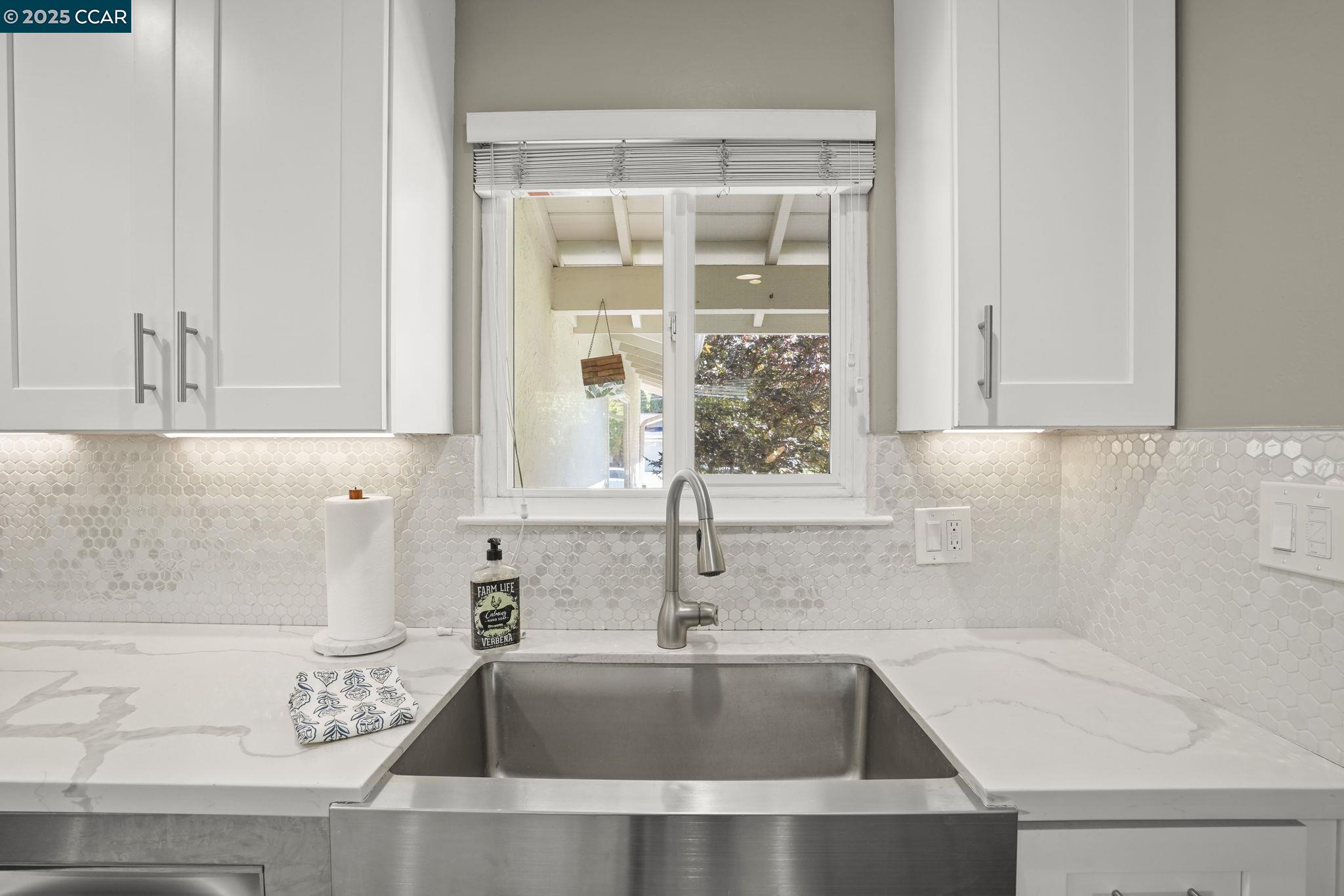 Detail Gallery Image 6 of 24 For 5492 Wilke Dr, Concord,  CA 94521 - 4 Beds | 2 Baths