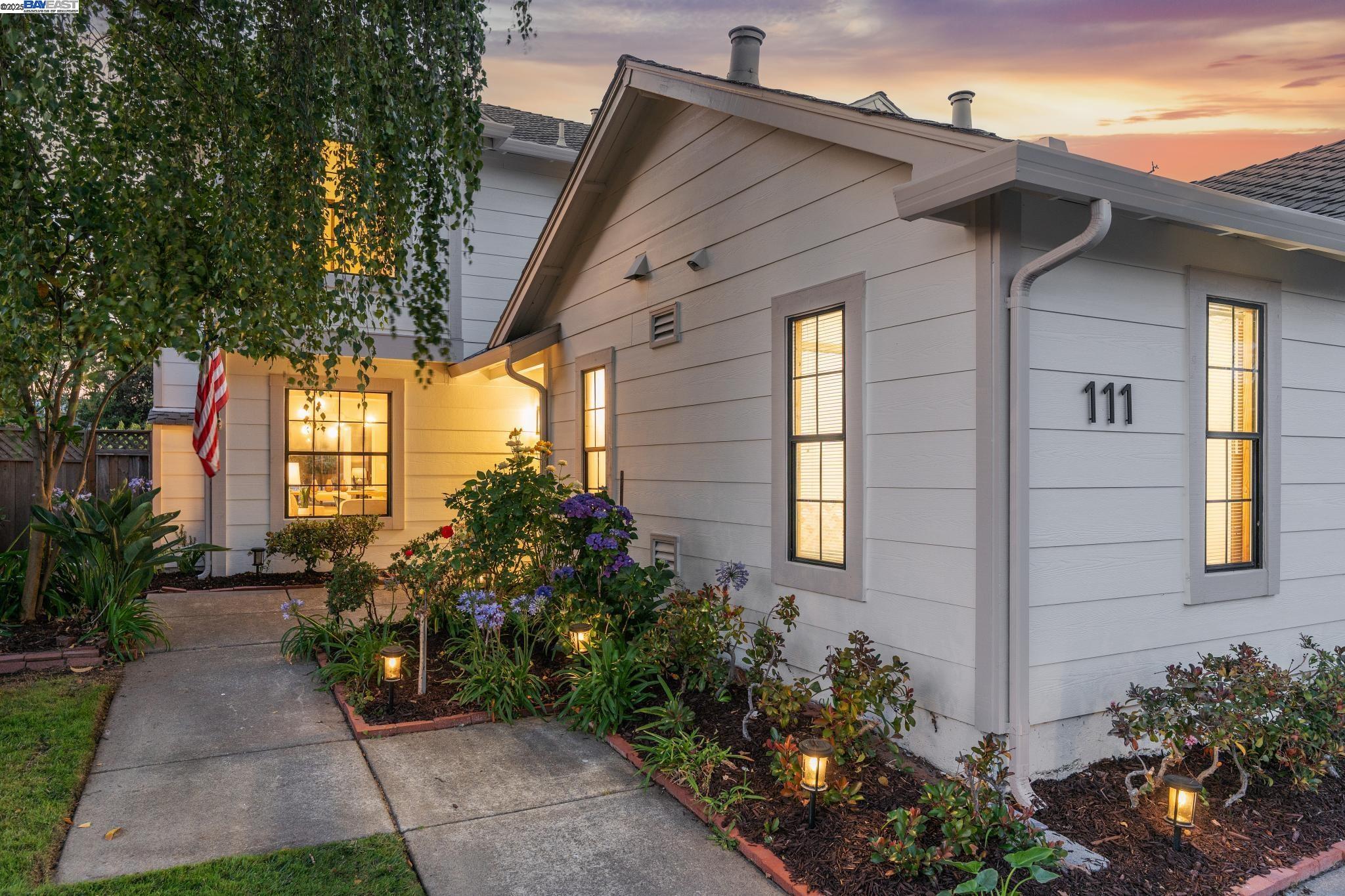 Detail Gallery Image 2 of 55 For 111 Capetown Dr, Alameda,  CA 94502 - 4 Beds | 2/1 Baths