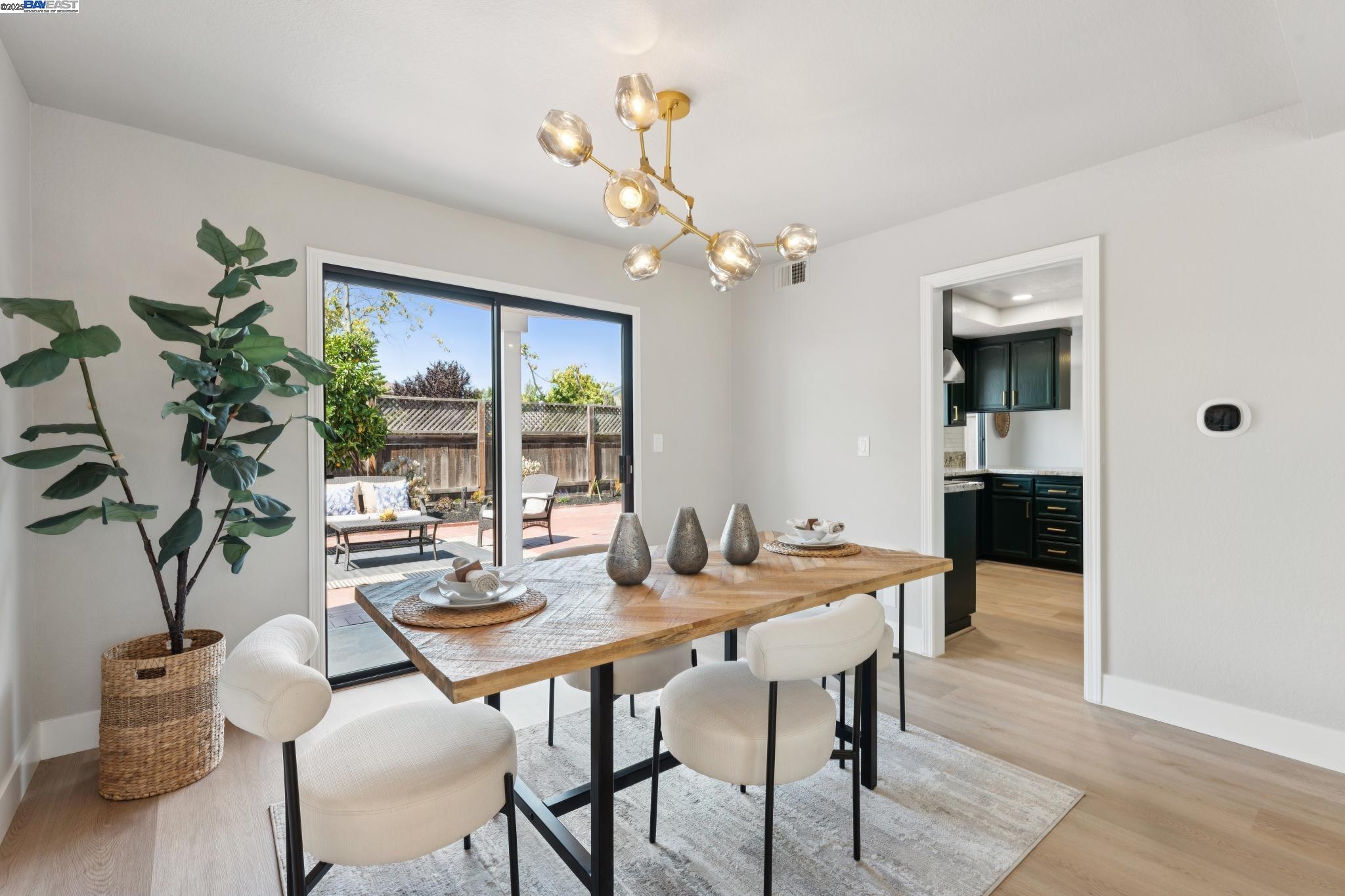 Detail Gallery Image 11 of 55 For 111 Capetown Dr, Alameda,  CA 94502 - 4 Beds | 2/1 Baths