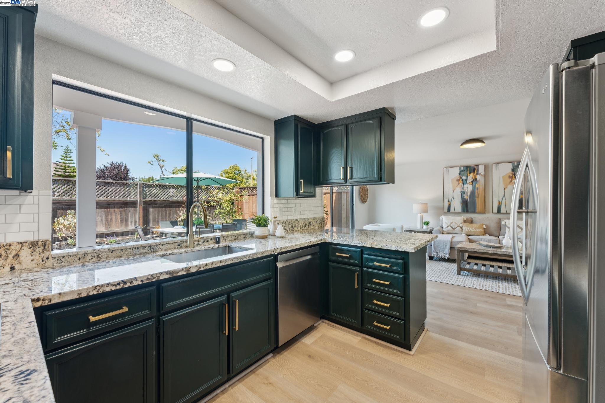 Detail Gallery Image 13 of 55 For 111 Capetown Dr, Alameda,  CA 94502 - 4 Beds | 2/1 Baths