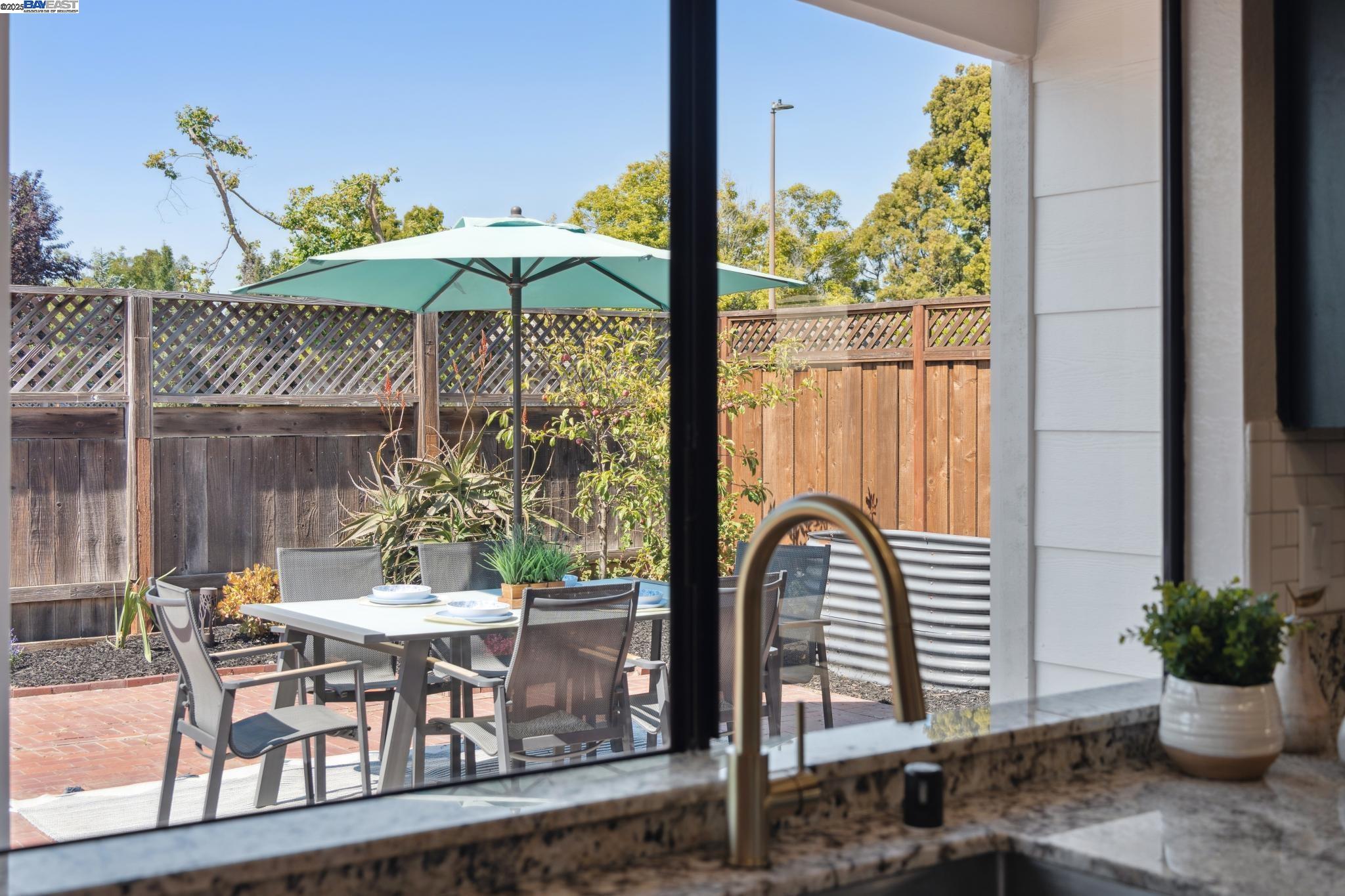 Detail Gallery Image 14 of 55 For 111 Capetown Dr, Alameda,  CA 94502 - 4 Beds | 2/1 Baths