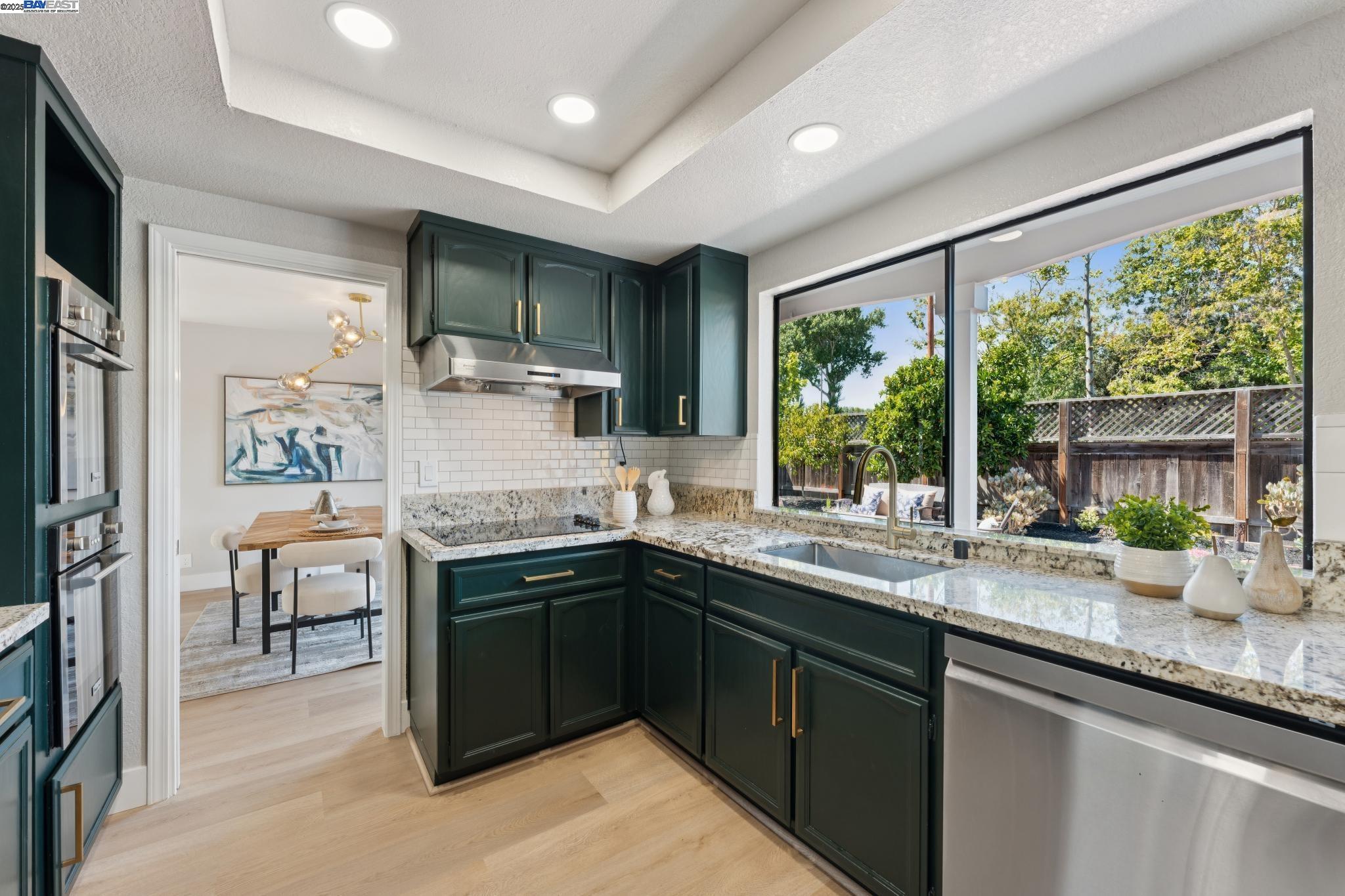 Detail Gallery Image 15 of 55 For 111 Capetown Dr, Alameda,  CA 94502 - 4 Beds | 2/1 Baths