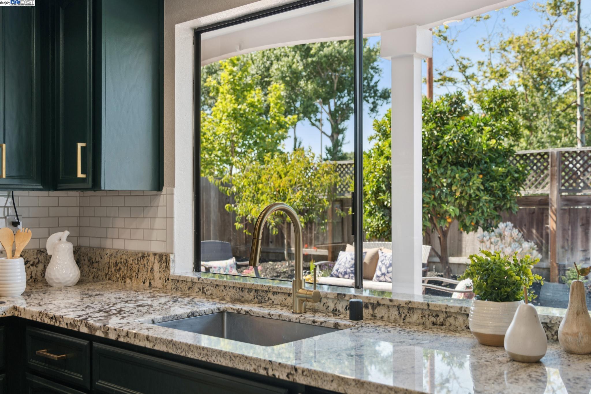 Detail Gallery Image 16 of 55 For 111 Capetown Dr, Alameda,  CA 94502 - 4 Beds | 2/1 Baths