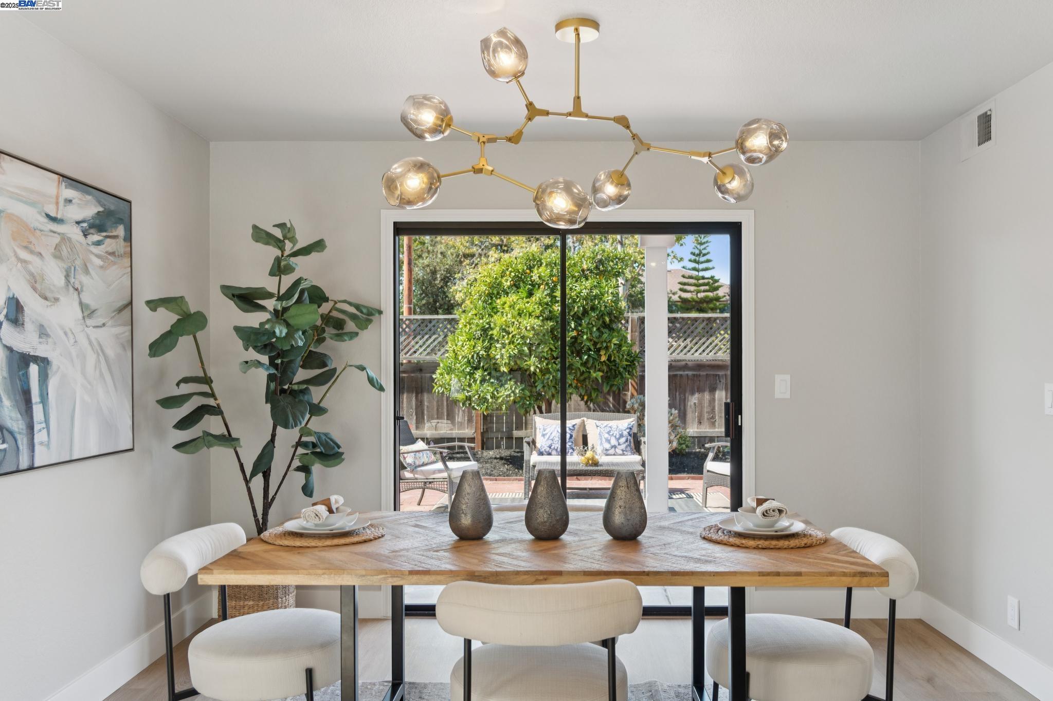 Detail Gallery Image 10 of 55 For 111 Capetown Dr, Alameda,  CA 94502 - 4 Beds | 2/1 Baths