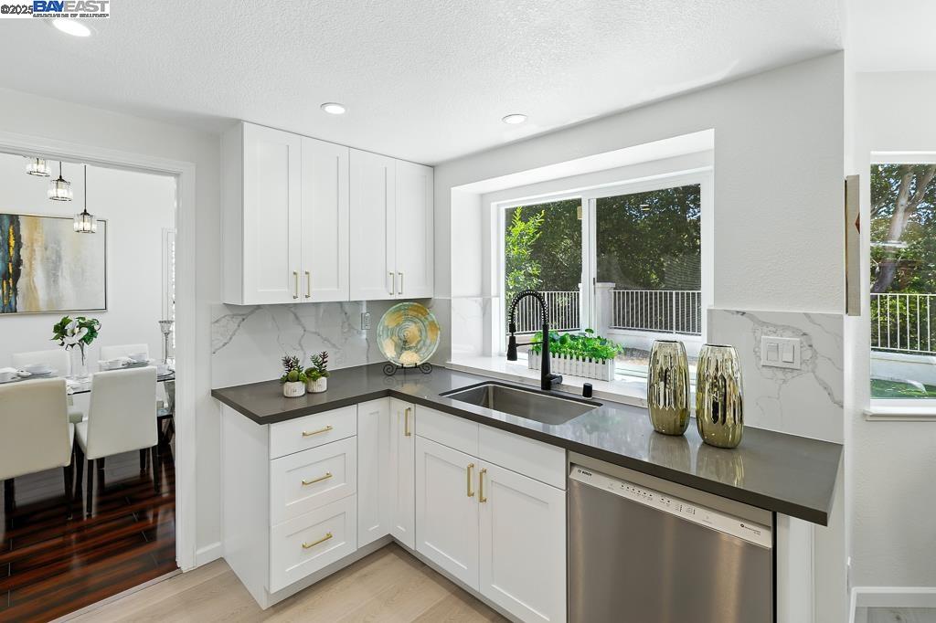 Detail Gallery Image 18 of 60 For 302 Carson St, Hercules,  CA 94547 - 4 Beds | 3 Baths