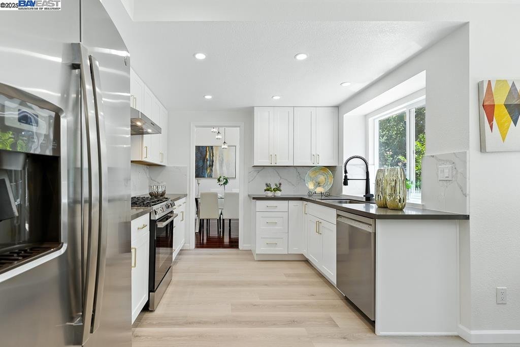 Detail Gallery Image 20 of 60 For 302 Carson St, Hercules,  CA 94547 - 4 Beds | 3 Baths