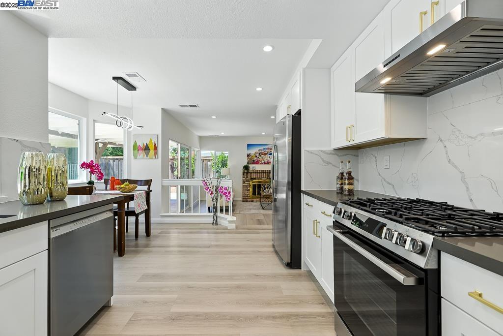 Detail Gallery Image 21 of 60 For 302 Carson St, Hercules,  CA 94547 - 4 Beds | 3 Baths