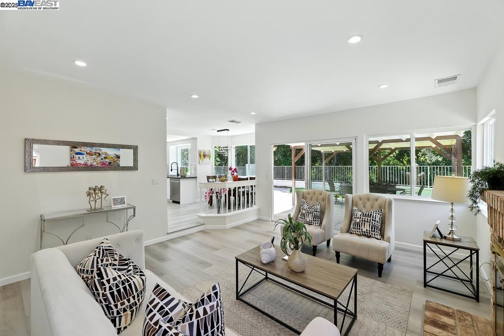 Detail Gallery Image 29 of 60 For 302 Carson St, Hercules,  CA 94547 - 4 Beds | 3 Baths