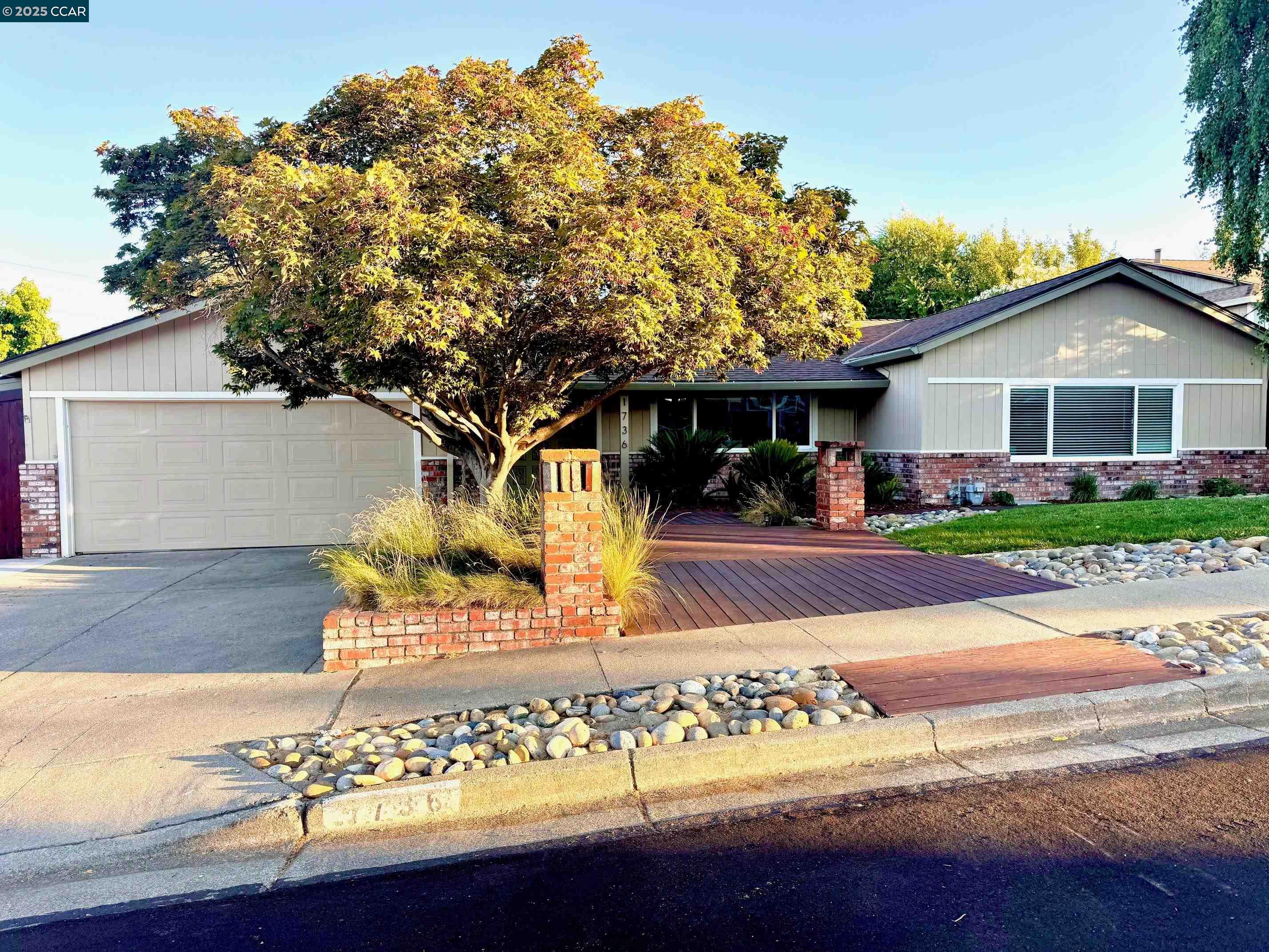 Detail Gallery Image 1 of 33 For 1736 Silverwood Dr, Martinez,  CA 94553 - 3 Beds | 2 Baths