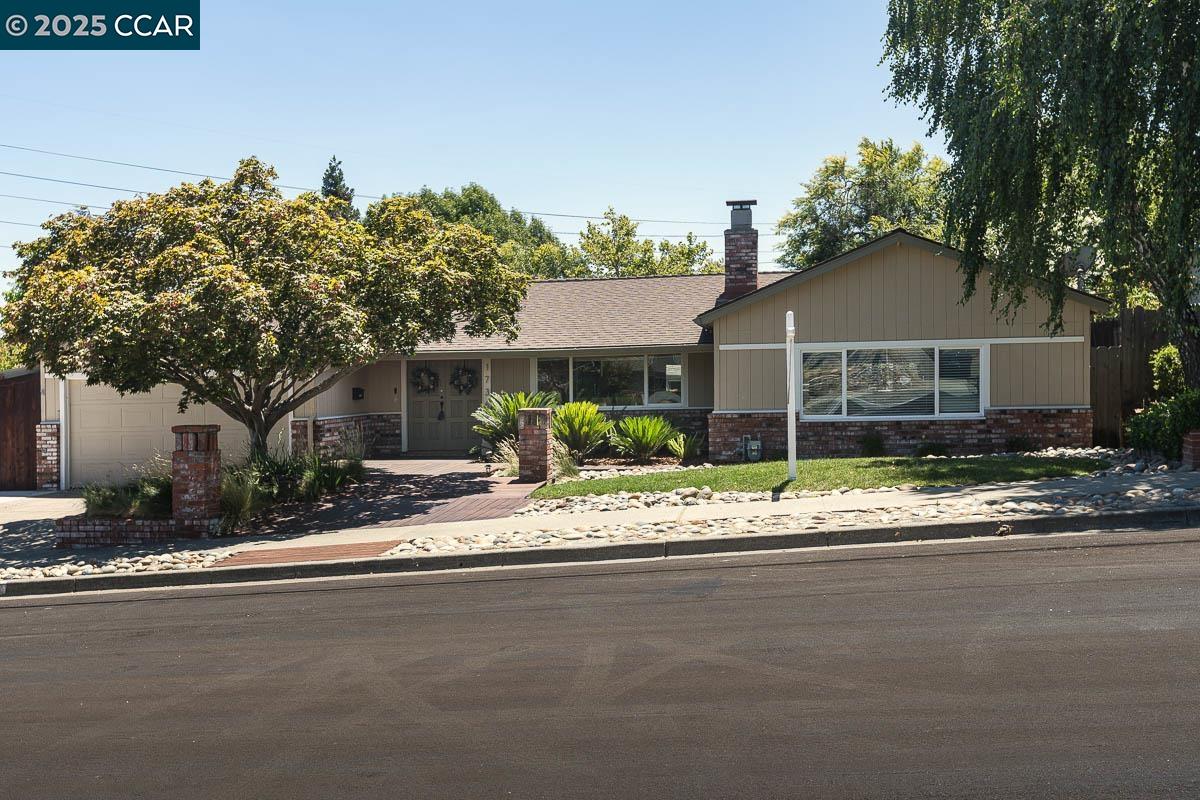 Detail Gallery Image 2 of 33 For 1736 Silverwood Dr, Martinez,  CA 94553 - 3 Beds | 2 Baths