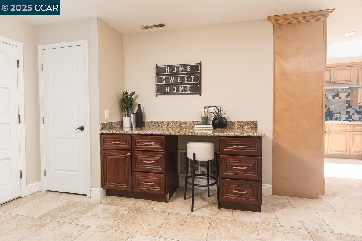 Detail Gallery Image 12 of 33 For 1736 Silverwood Dr, Martinez,  CA 94553 - 3 Beds | 2 Baths