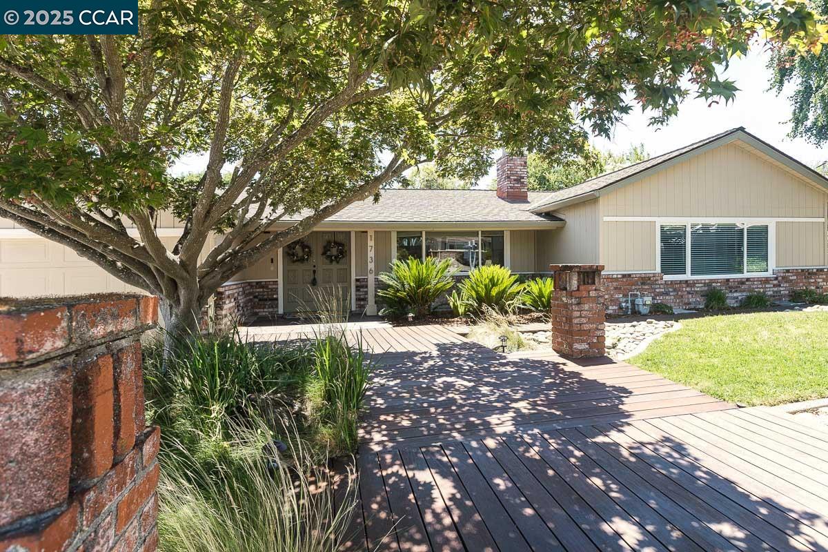 Detail Gallery Image 3 of 33 For 1736 Silverwood Dr, Martinez,  CA 94553 - 3 Beds | 2 Baths