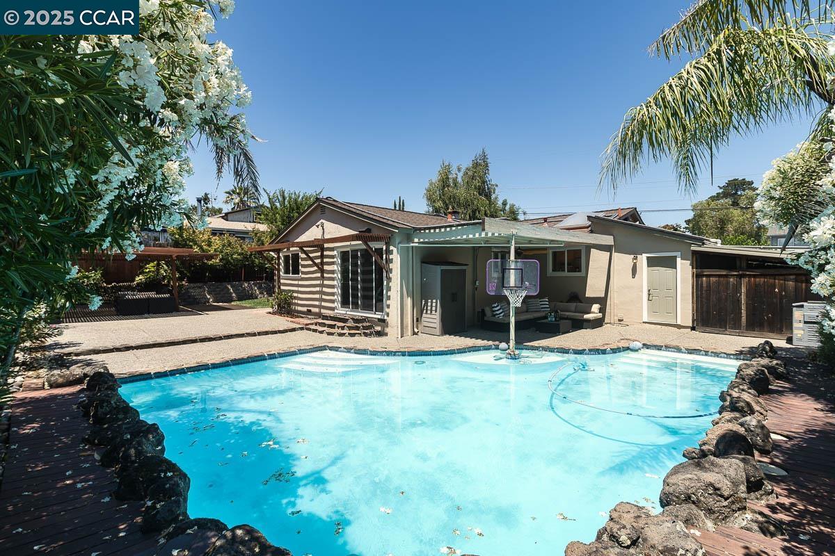 Detail Gallery Image 29 of 33 For 1736 Silverwood Dr, Martinez,  CA 94553 - 3 Beds | 2 Baths