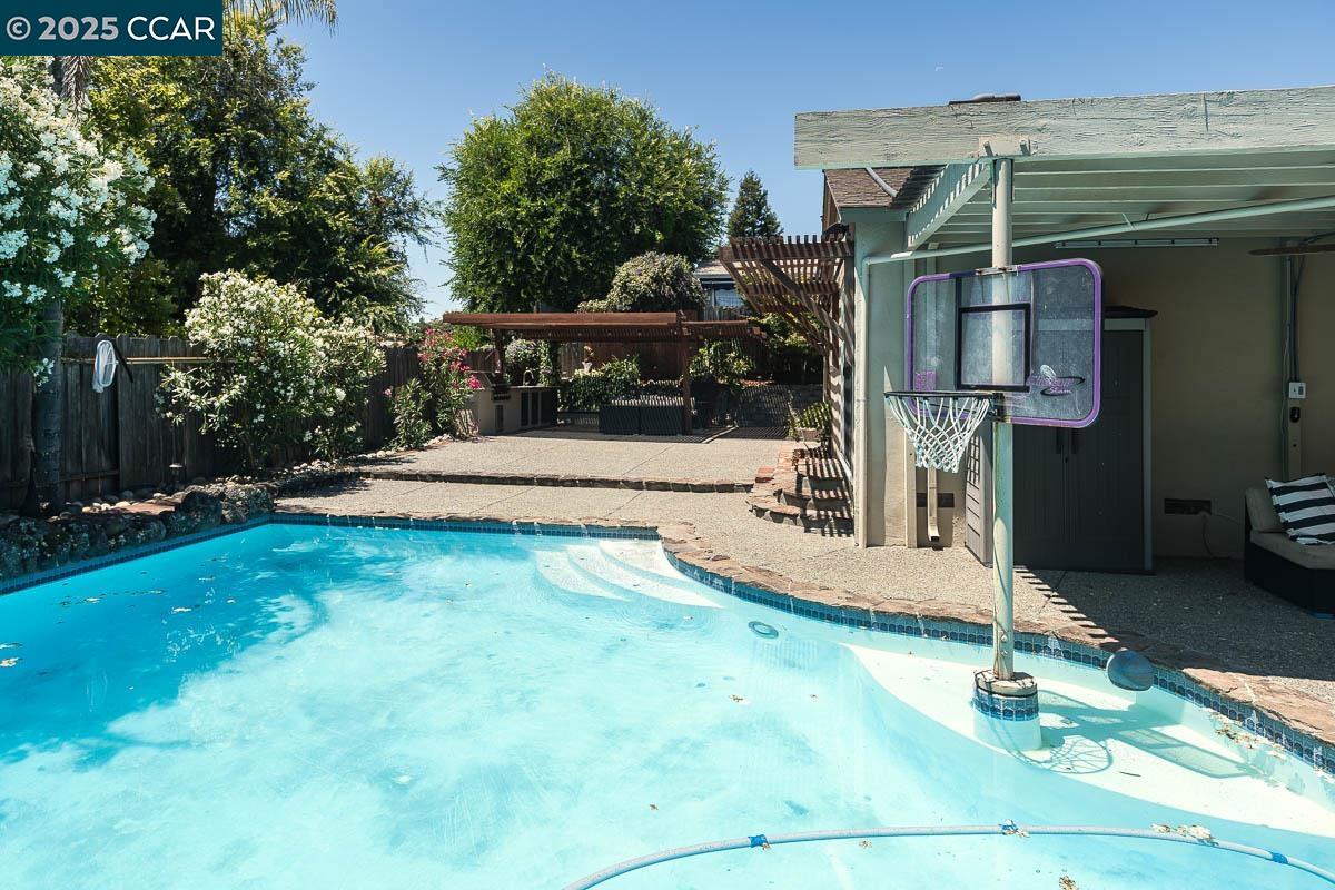 Detail Gallery Image 30 of 33 For 1736 Silverwood Dr, Martinez,  CA 94553 - 3 Beds | 2 Baths