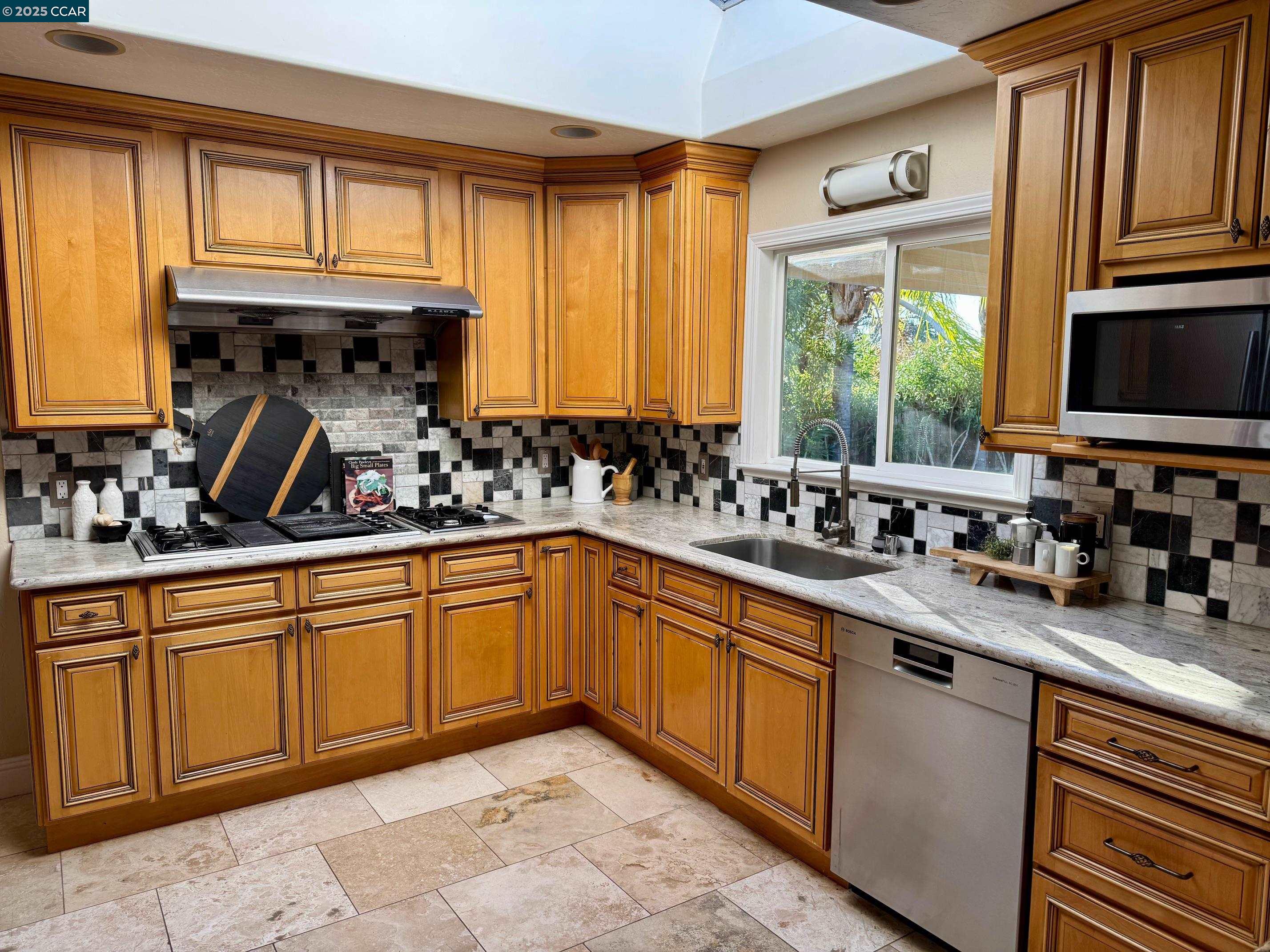 Detail Gallery Image 4 of 42 For 1736 Silverwood Dr, Martinez,  CA 94553 - 3 Beds | 2 Baths