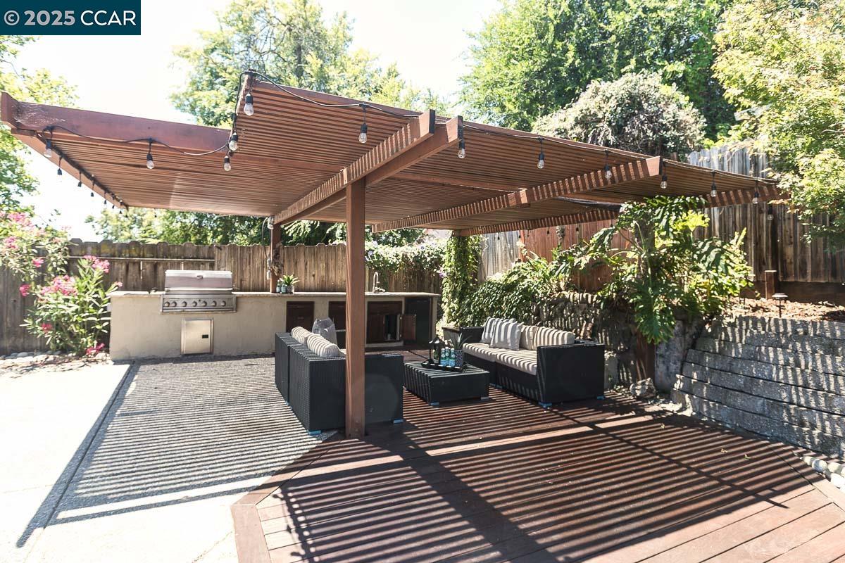 Detail Gallery Image 29 of 42 For 1736 Silverwood Dr, Martinez,  CA 94553 - 3 Beds | 2 Baths