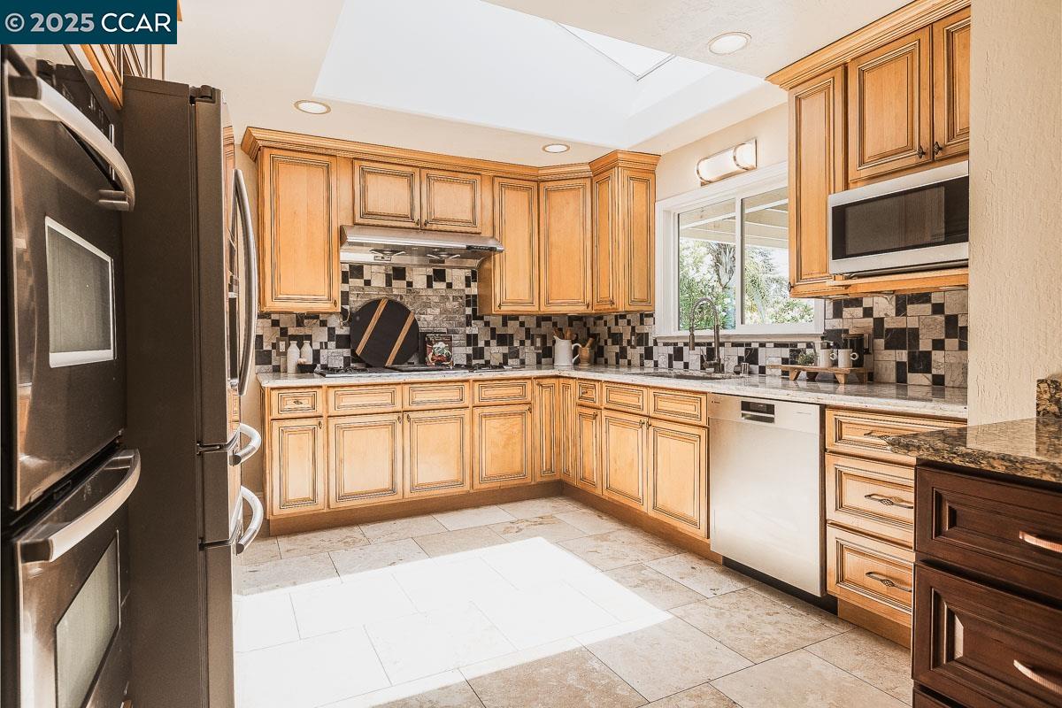 Detail Gallery Image 8 of 33 For 1736 Silverwood Dr, Martinez,  CA 94553 - 3 Beds | 2 Baths