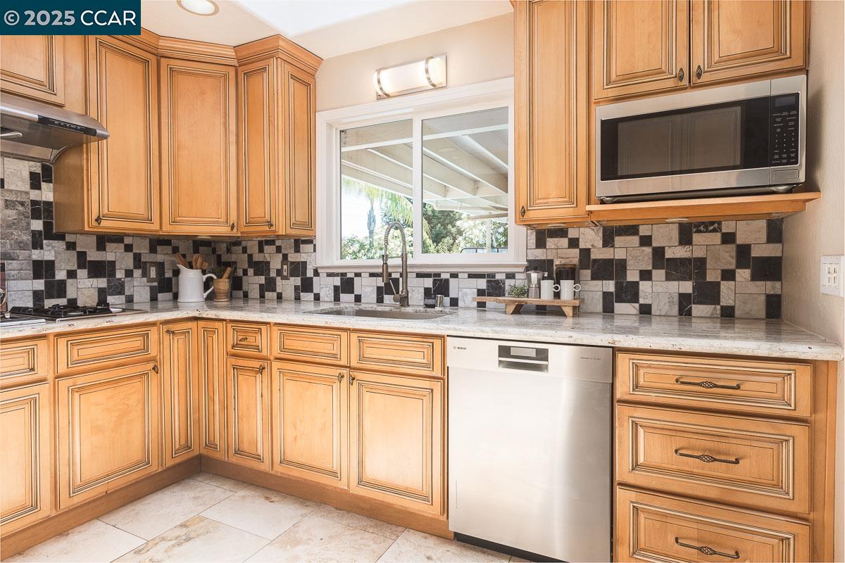 Detail Gallery Image 9 of 33 For 1736 Silverwood Dr, Martinez,  CA 94553 - 3 Beds | 2 Baths