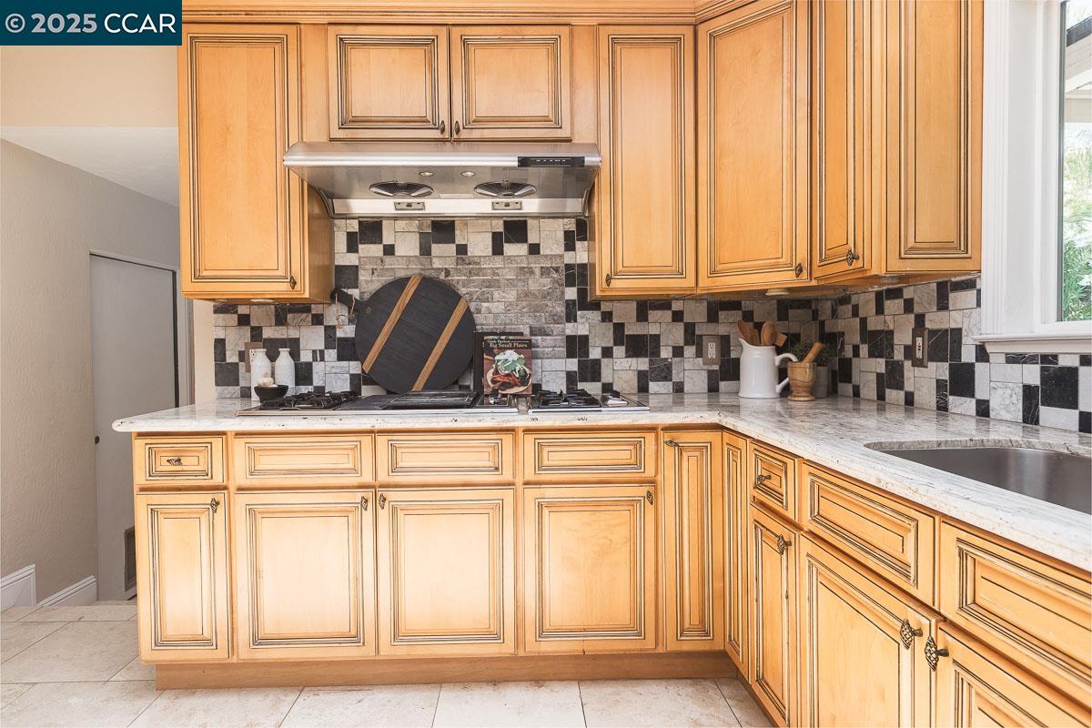 Detail Gallery Image 10 of 33 For 1736 Silverwood Dr, Martinez,  CA 94553 - 3 Beds | 2 Baths