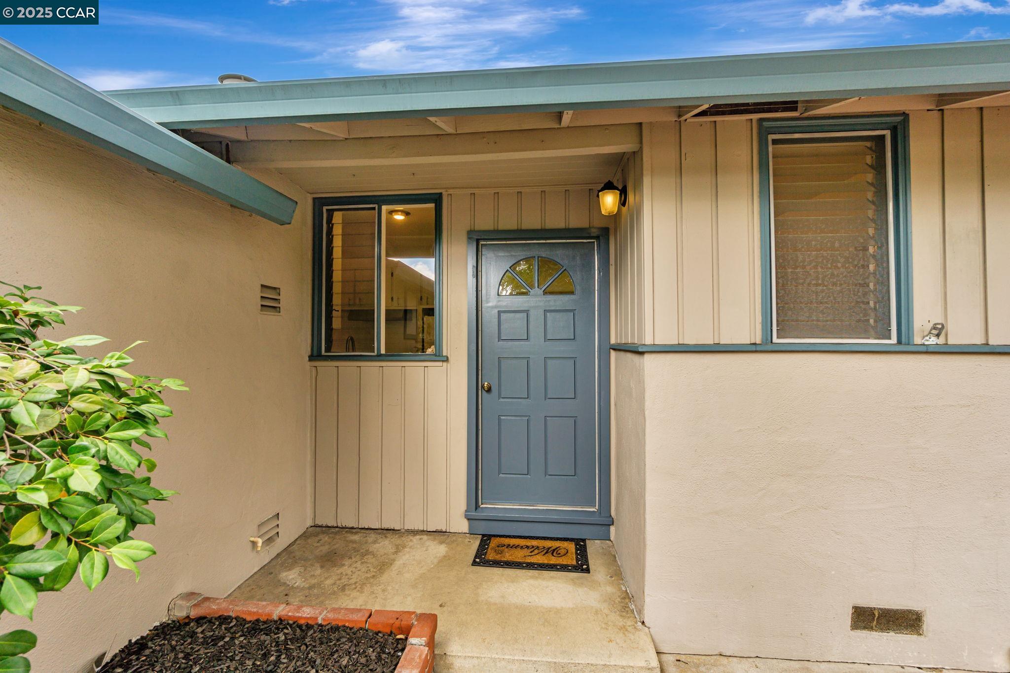 Detail Gallery Image 2 of 30 For 3119 Meadowbrook Dr, Concord,  CA 94519 - 3 Beds | 2 Baths